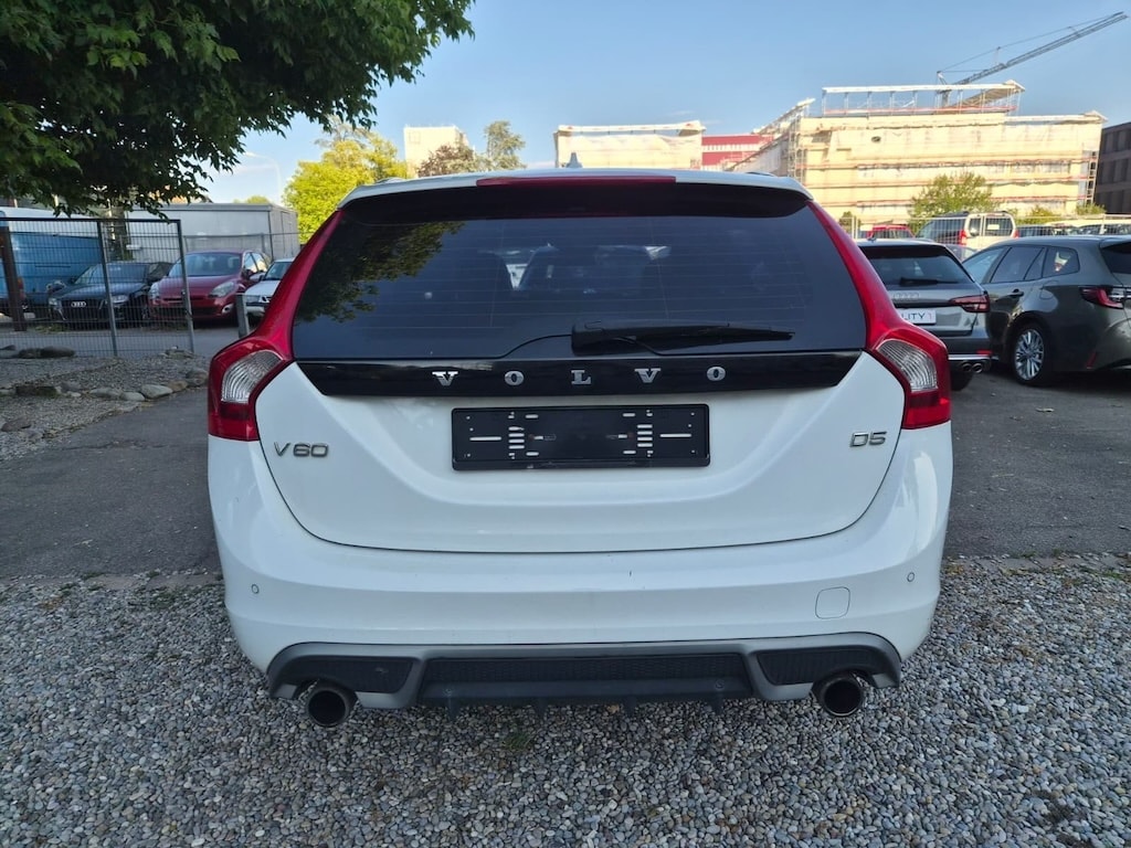 VOLVO V60 D5 R-Design-image-3