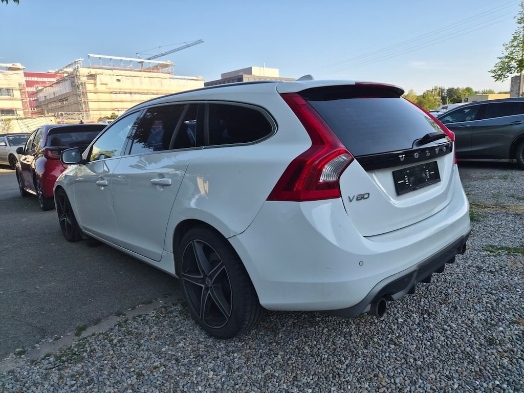 VOLVO V60 D5 R-Design-image-2