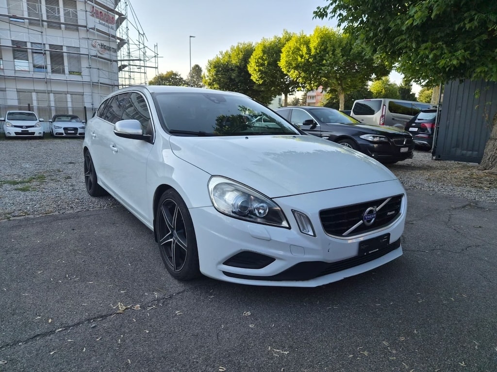 VOLVO V60 D5 R-Design-image-0