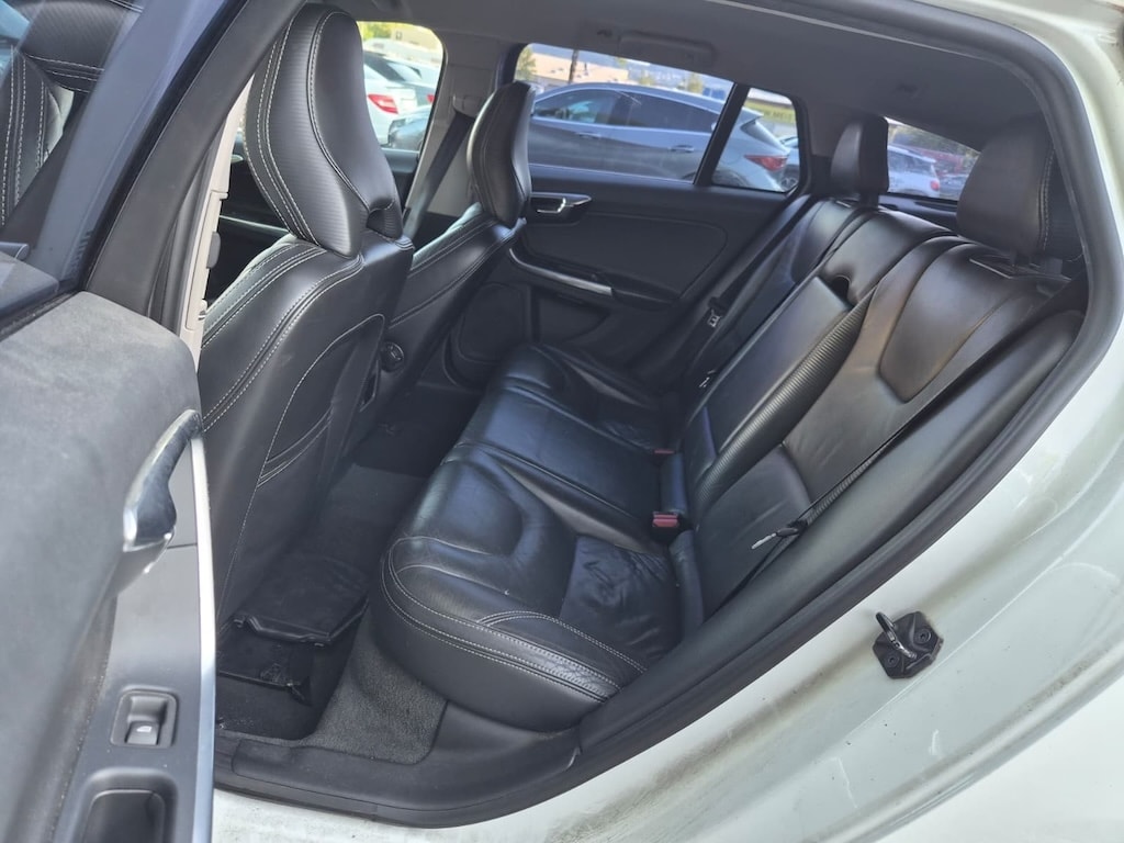 VOLVO V60 D5 R-Design-image-7
