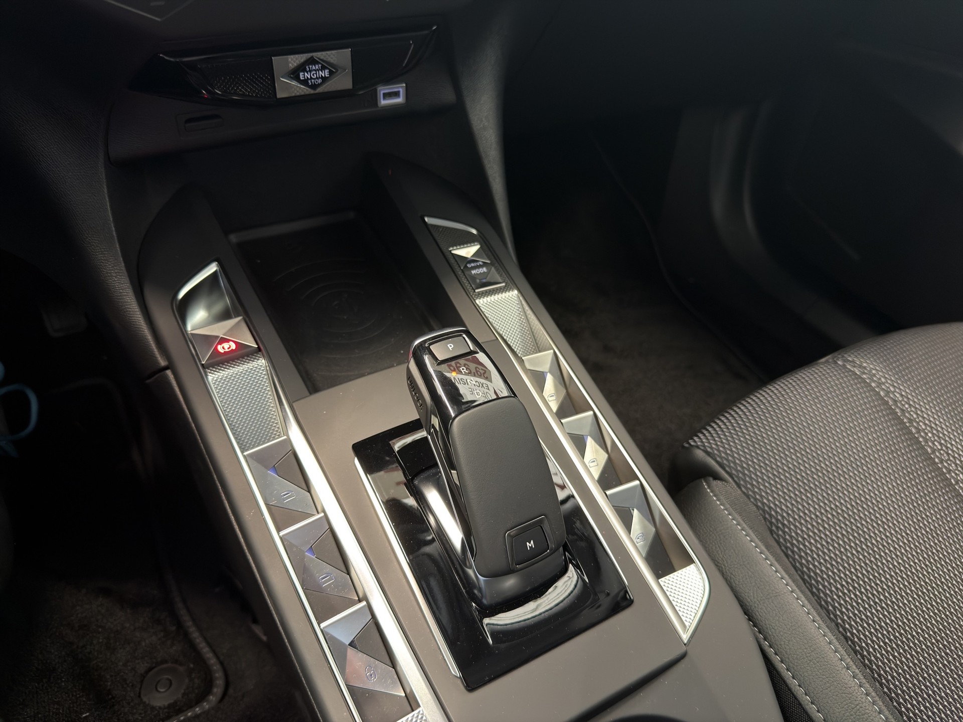 DS AUTOMOBILES DS3 1.2 MHEV Pallas-image-10
