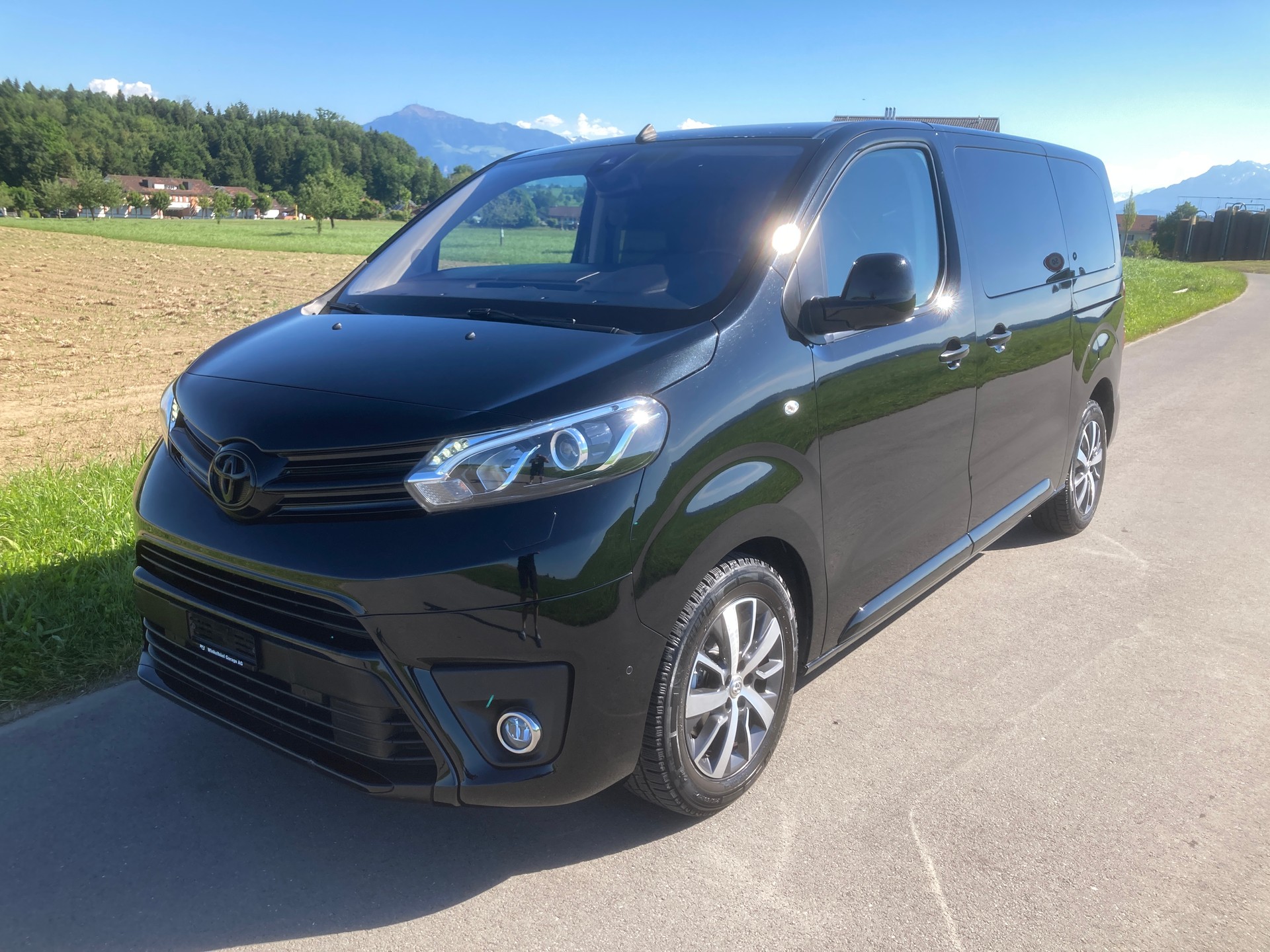 TOYOTA Proace Verso 2.0 D-4D Trend Medium 4x4 8 Sitzer-image-0