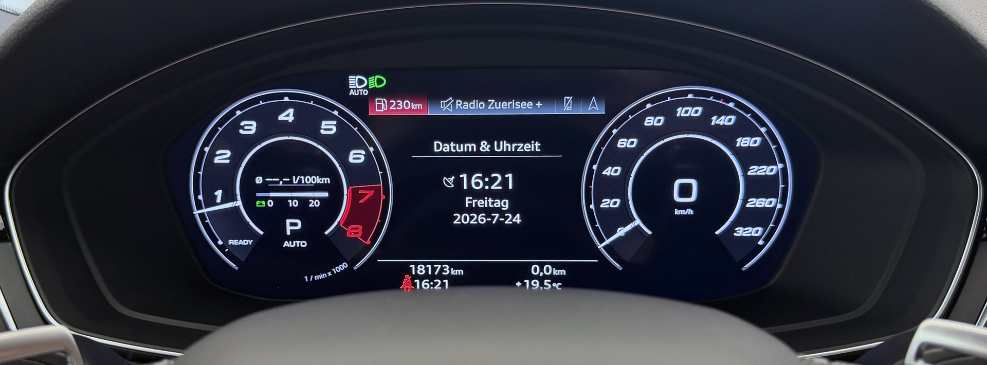 AUDI RS4 Avant quattro tiptronic-image-9