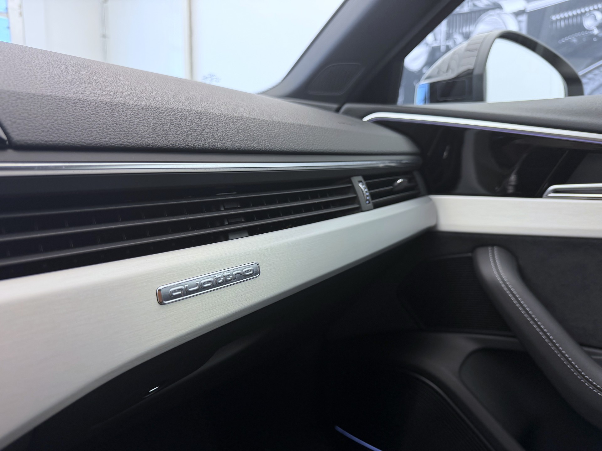 AUDI RS4 Avant quattro tiptronic-image-18