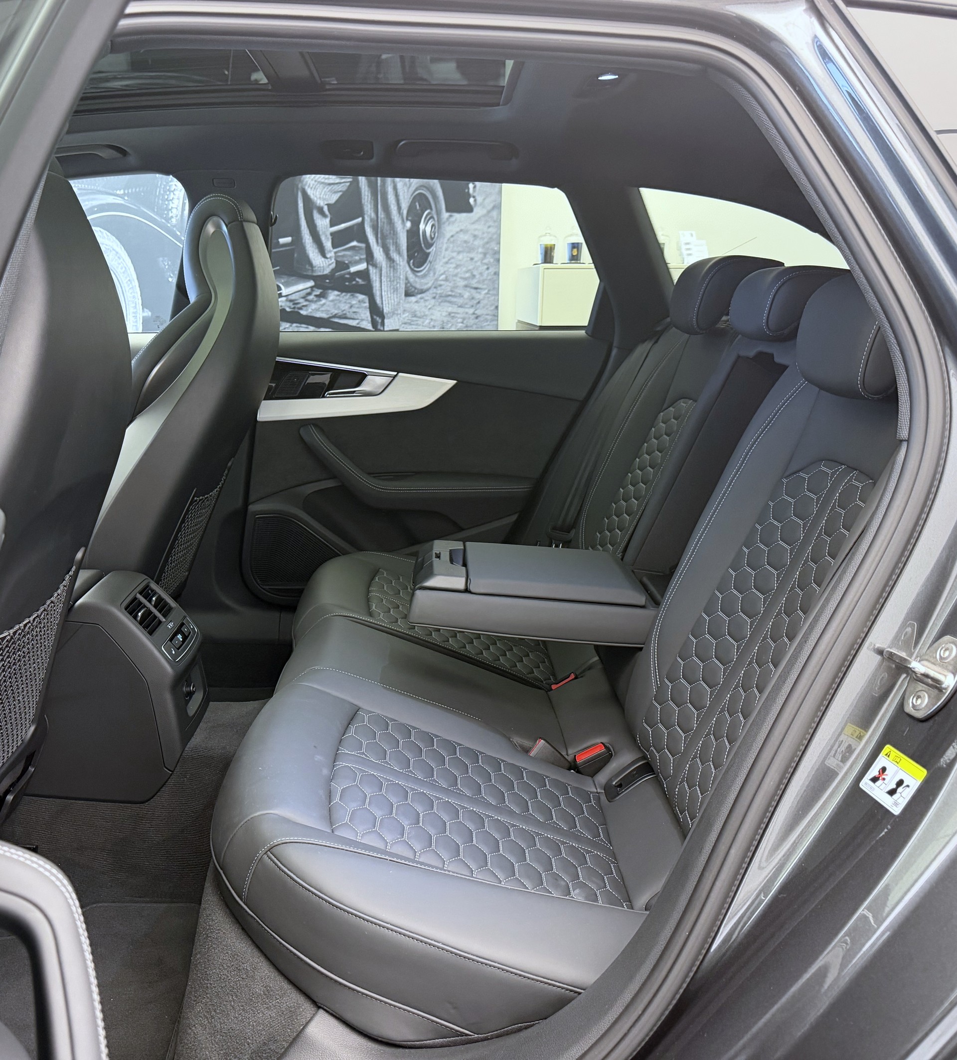 AUDI RS4 Avant quattro tiptronic-image-21