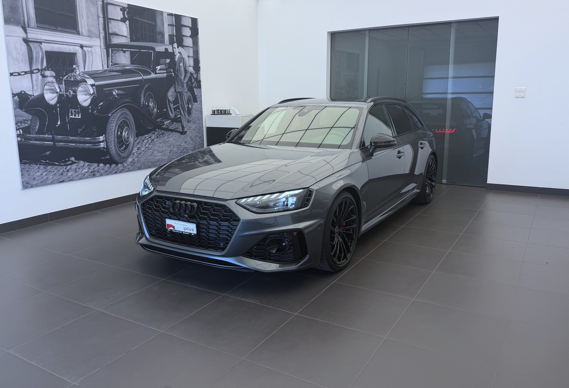AUDI RS4 Avant quattro tiptronic-image-0