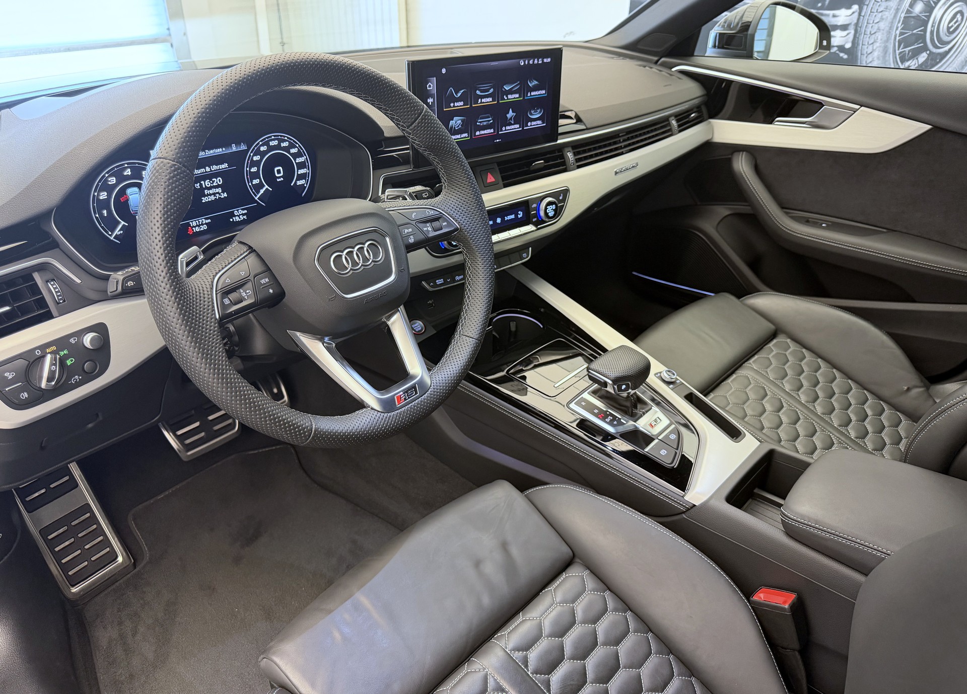AUDI RS4 Avant quattro tiptronic-image-7