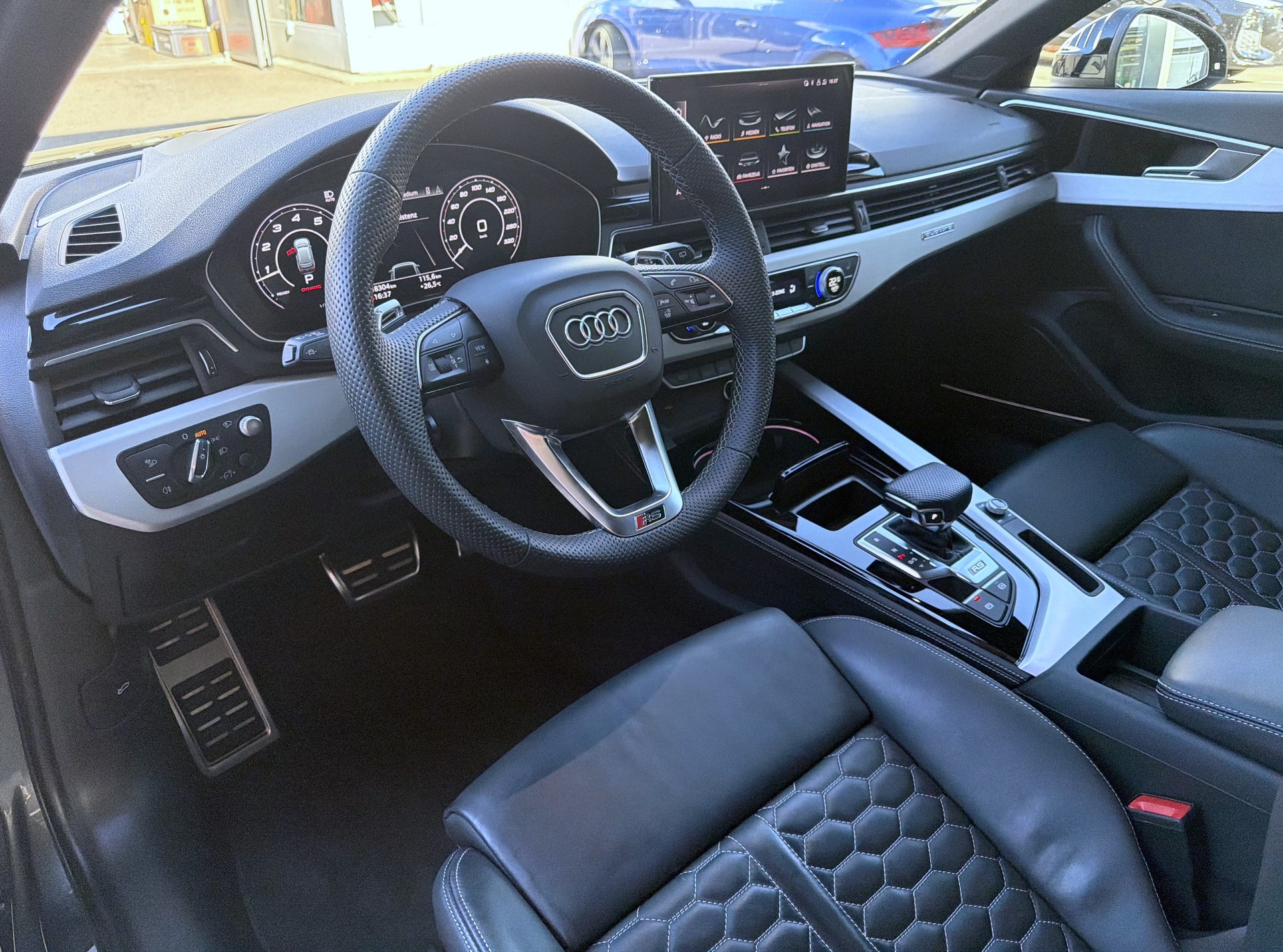 AUDI RS4 Avant quattro tiptronic-image-7