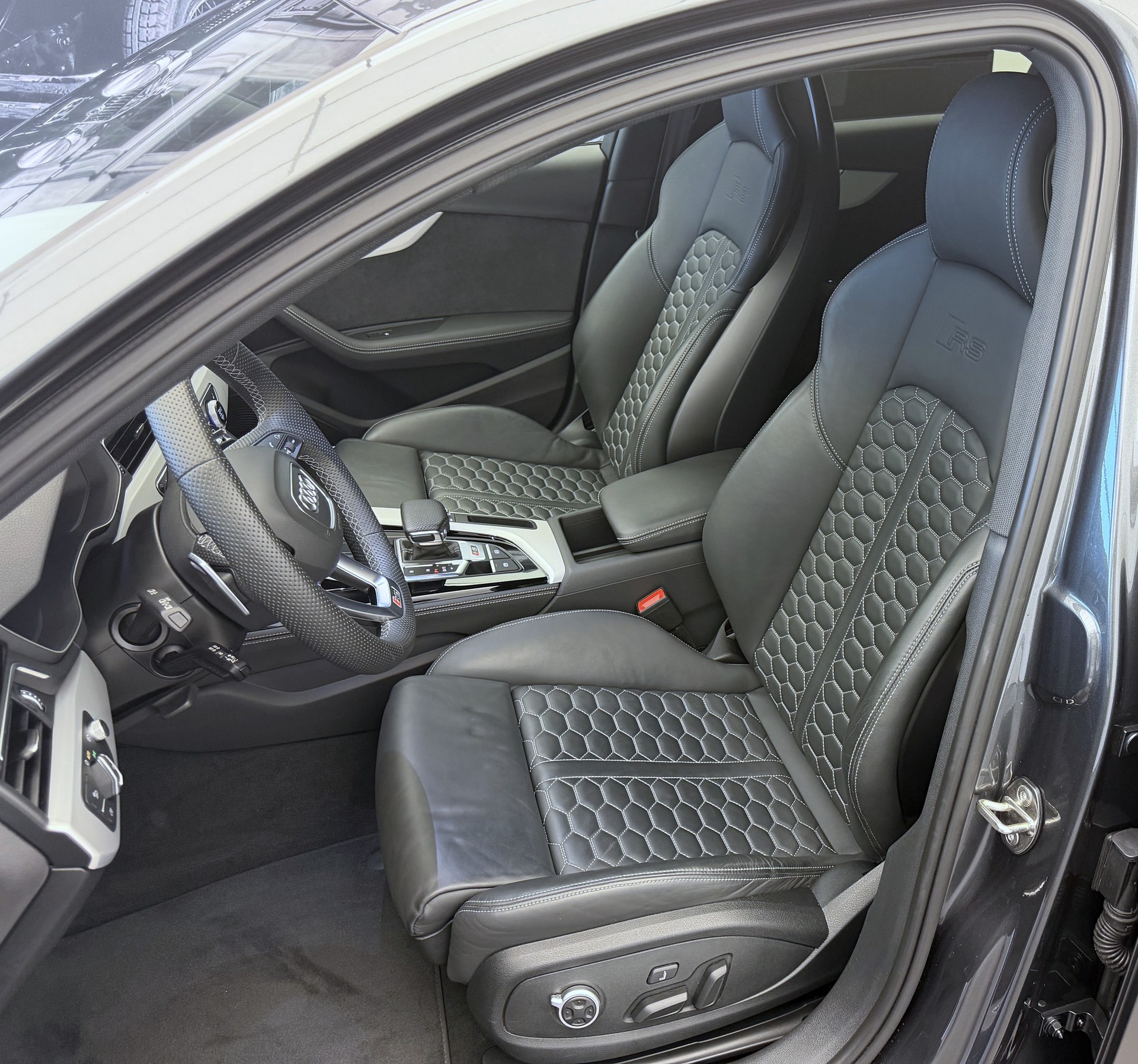 AUDI RS4 Avant quattro tiptronic-image-5