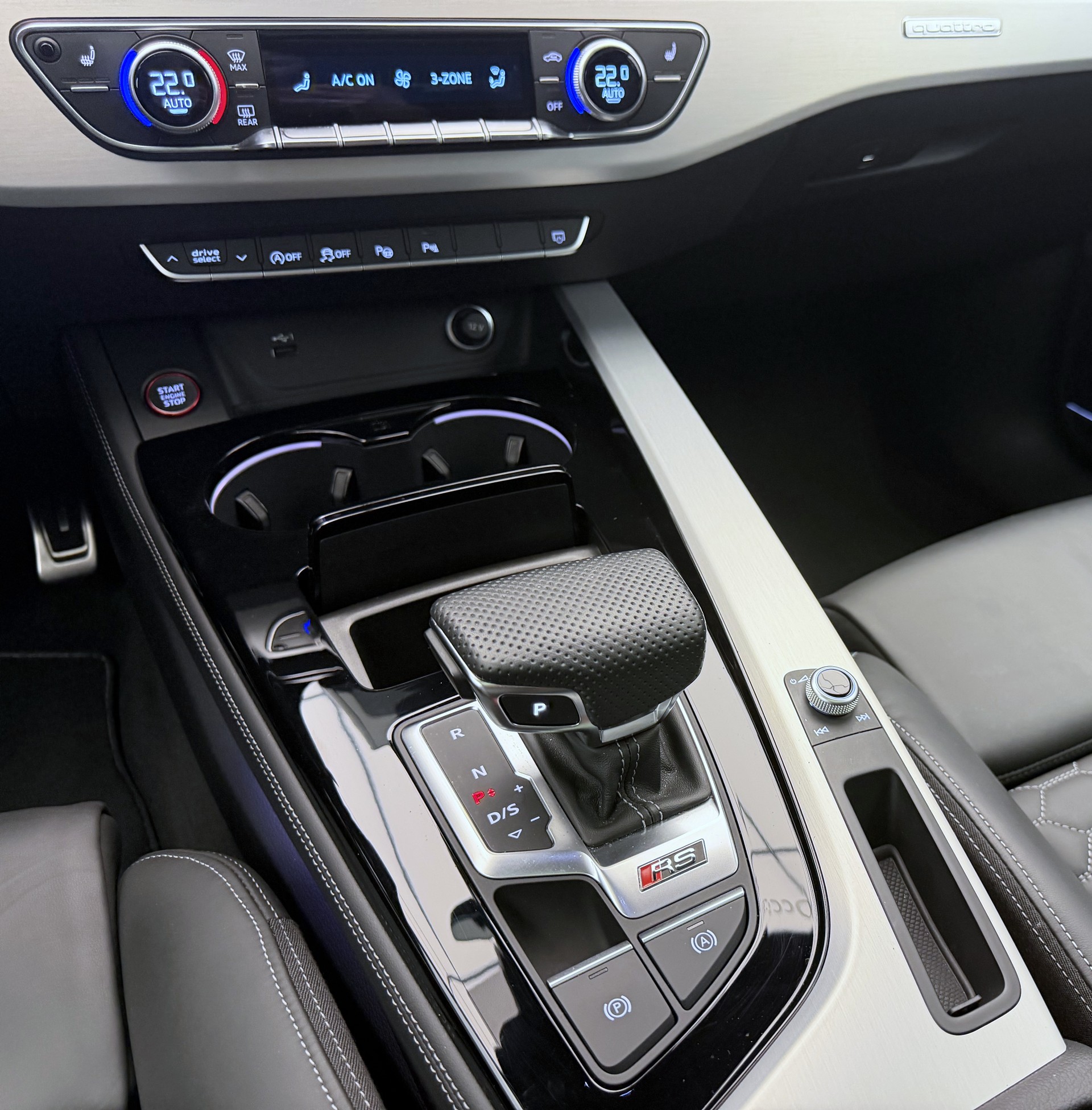 AUDI RS4 Avant quattro tiptronic-image-13