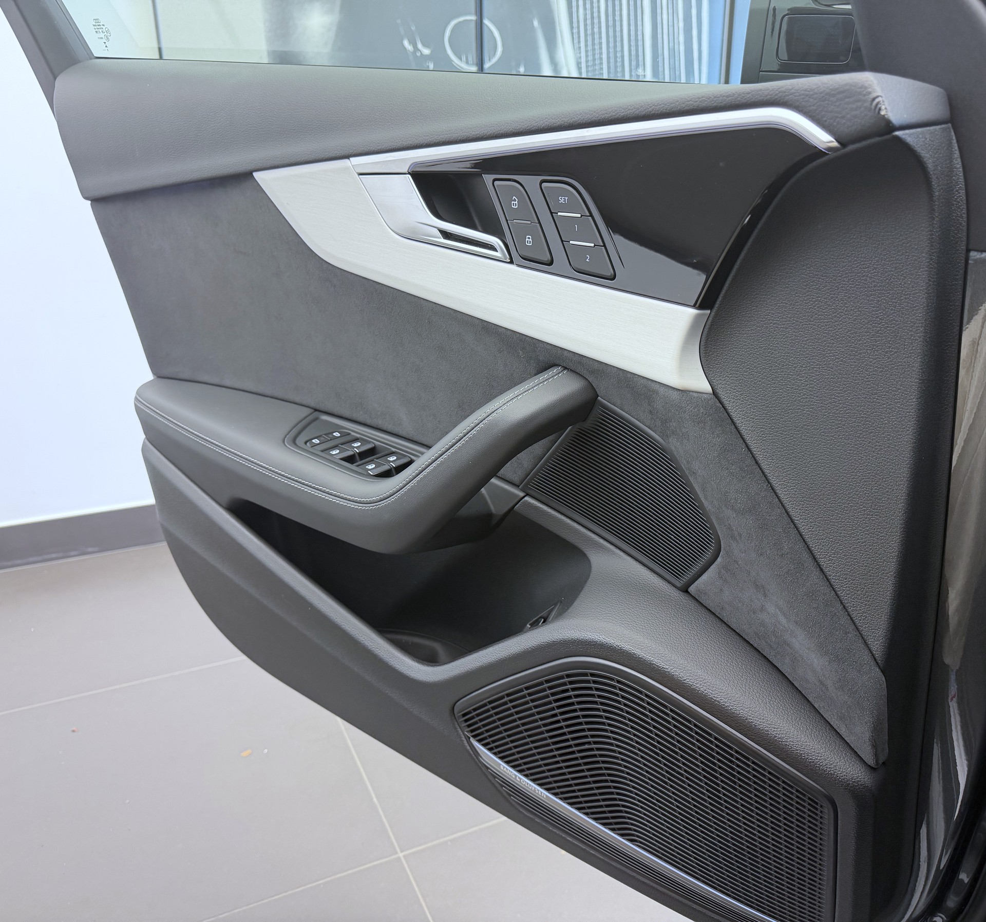AUDI RS4 Avant quattro tiptronic-image-4