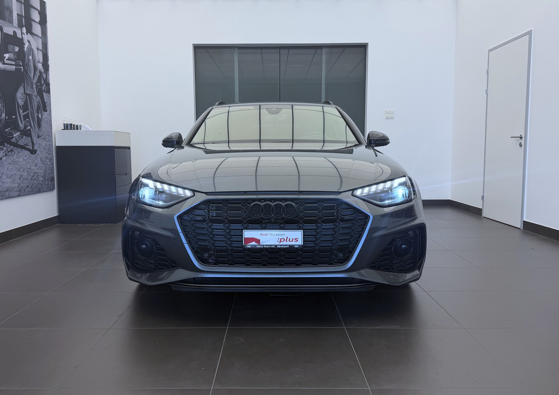 AUDI RS4 Avant quattro tiptronic-image-1