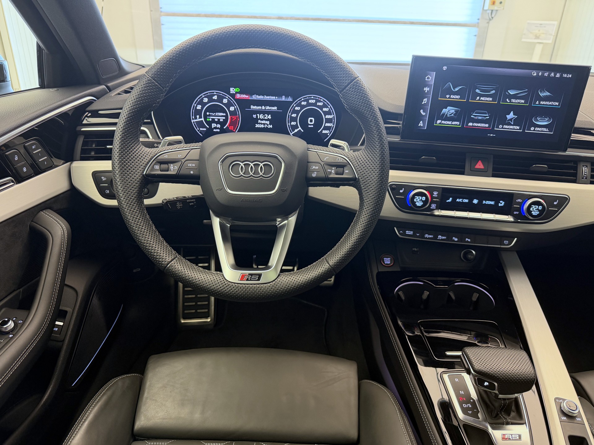 AUDI RS4 Avant quattro tiptronic-image-8