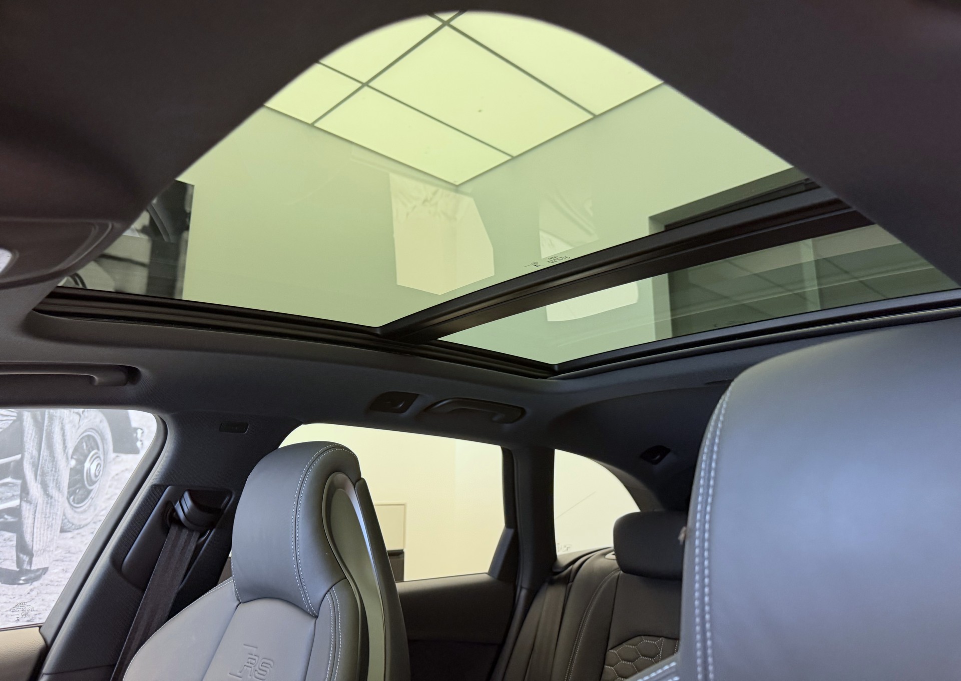 AUDI RS4 Avant quattro tiptronic-image-19