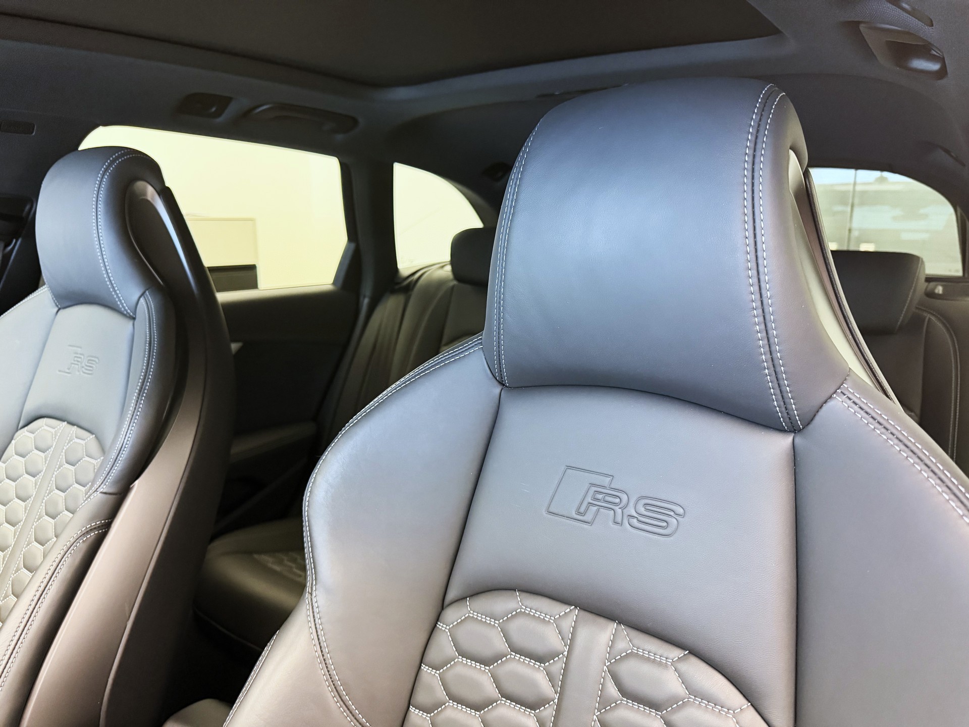 AUDI RS4 Avant quattro tiptronic-image-6