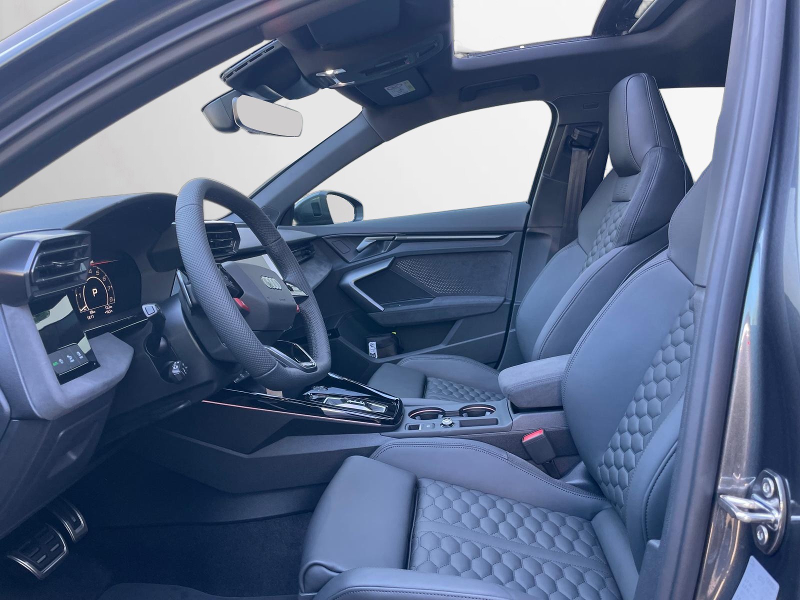 AUDI RS3 Sportback 2.5 TSI quattro S-tronic-image-4
