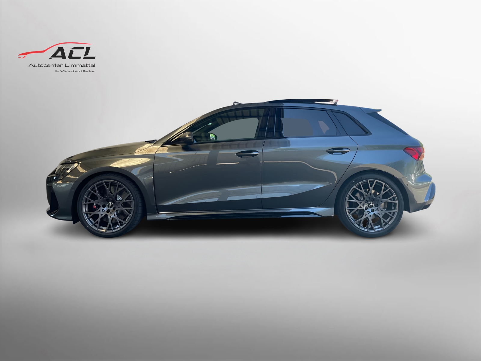 AUDI RS3 Sportback 2.5 TSI quattro S-tronic-image-2