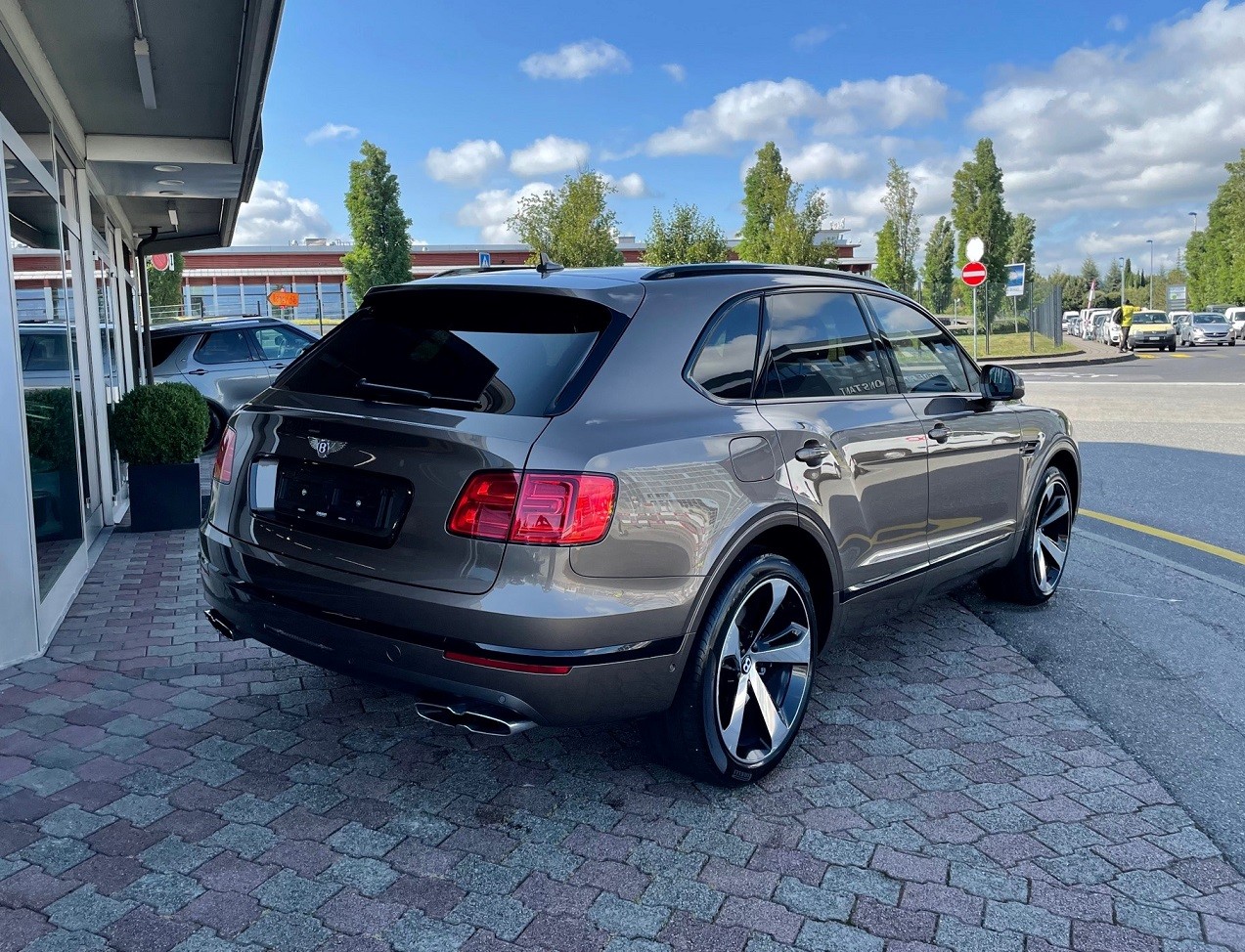BENTLEY Bentayga V8-image-5