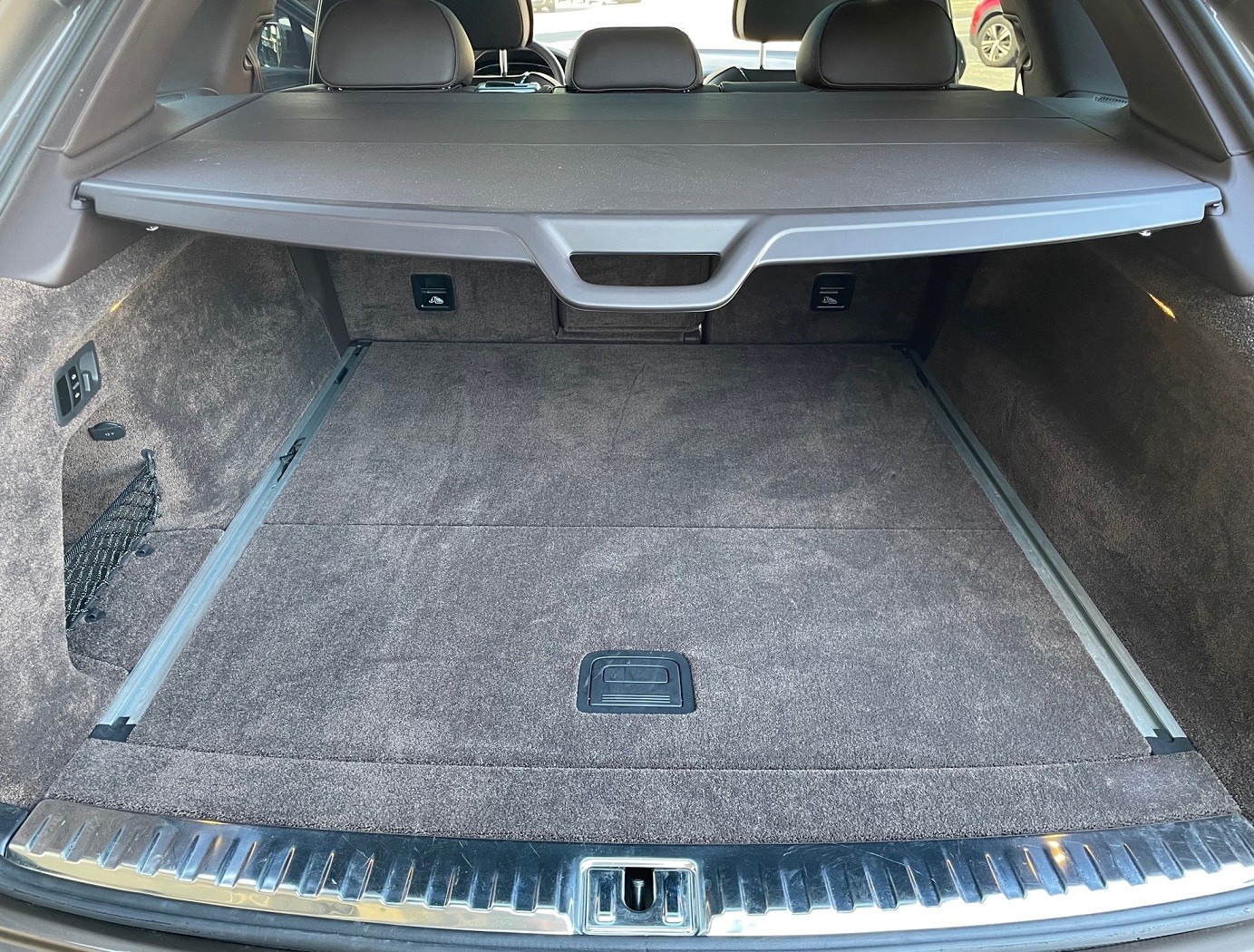 BENTLEY Bentayga V8-image-12