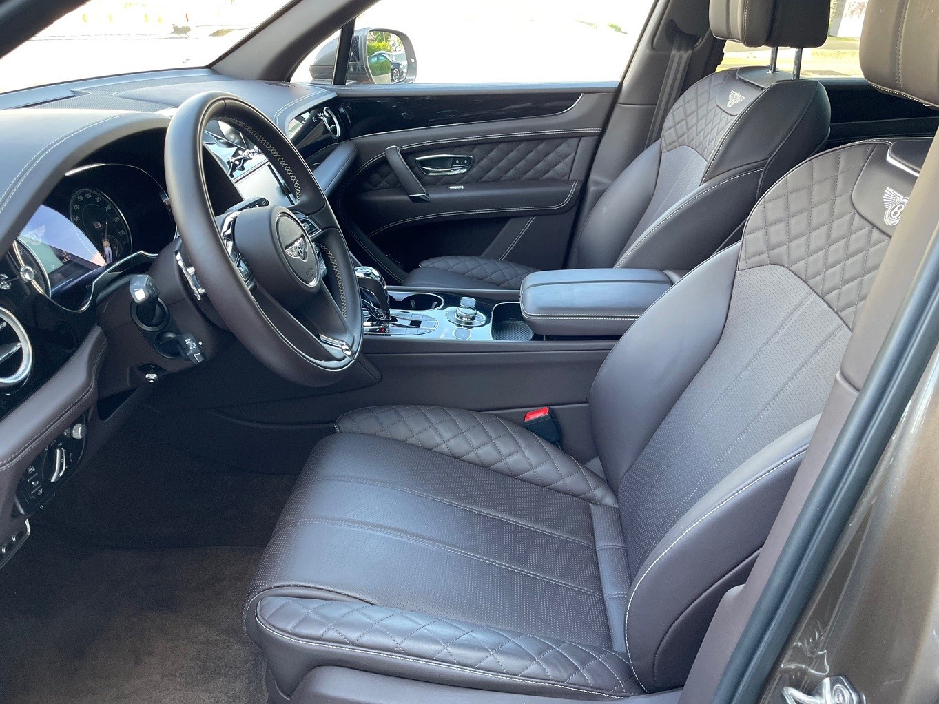 BENTLEY Bentayga V8-image-9