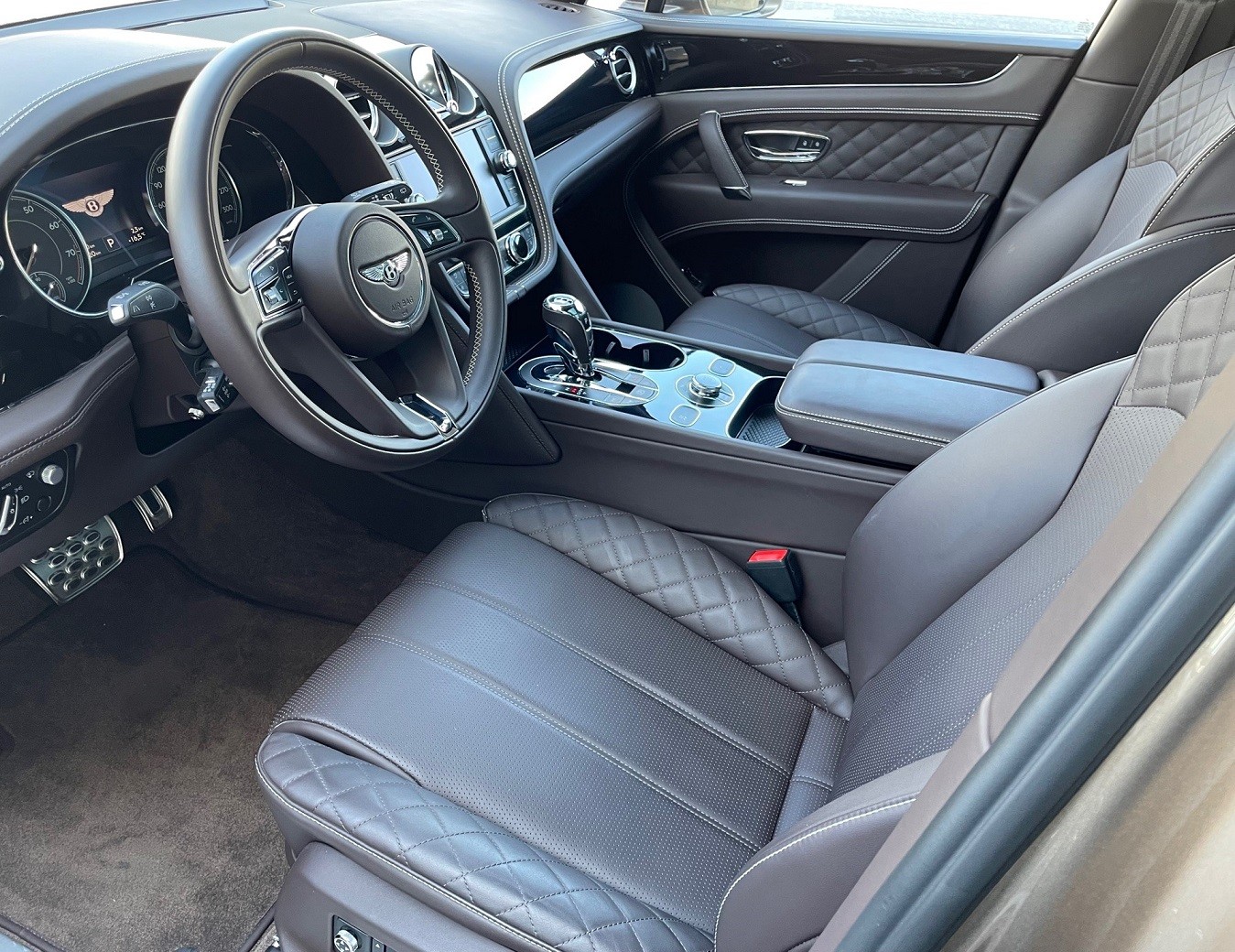 BENTLEY Bentayga V8-image-7