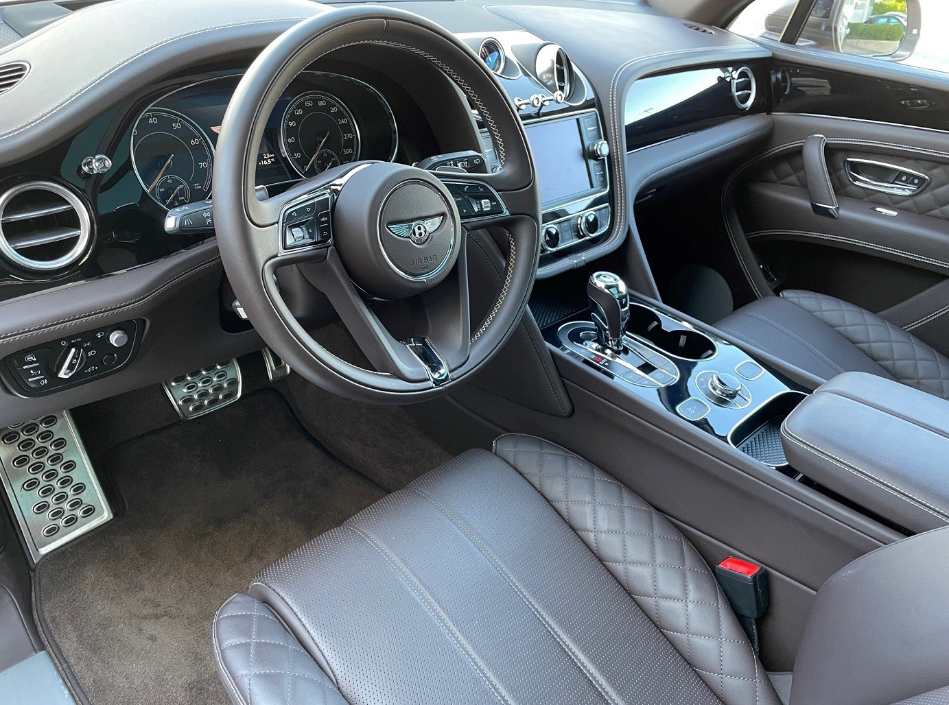 BENTLEY Bentayga V8-image-8