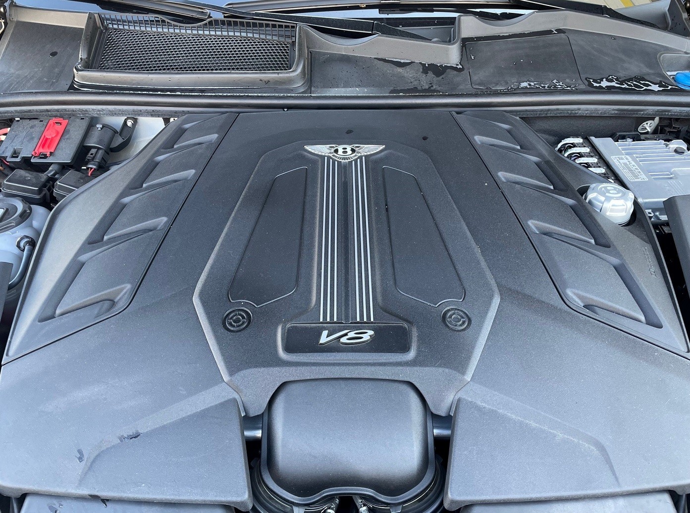 BENTLEY Bentayga V8-image-11