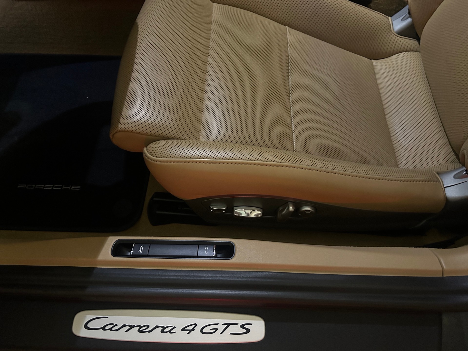 PORSCHE 911 Carrera 4 GTS PDK -fortlaufende Approved Garantie-komplette und einwandfreie Servicehystorie--image-20