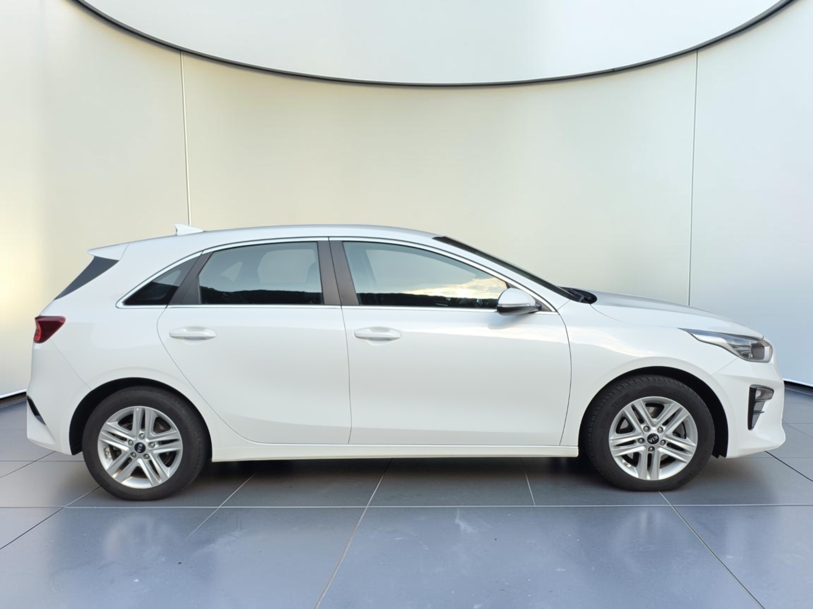 KIA Ceed 1.4 T-GDi Power 25+ DCT-image-3
