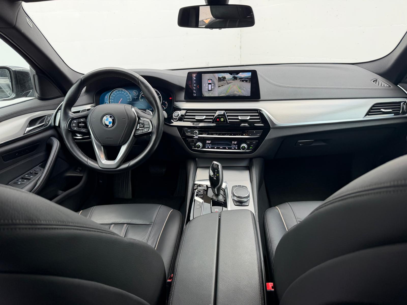 BMW 520d xDrive Touring Luxury Line Steptronic-image-8