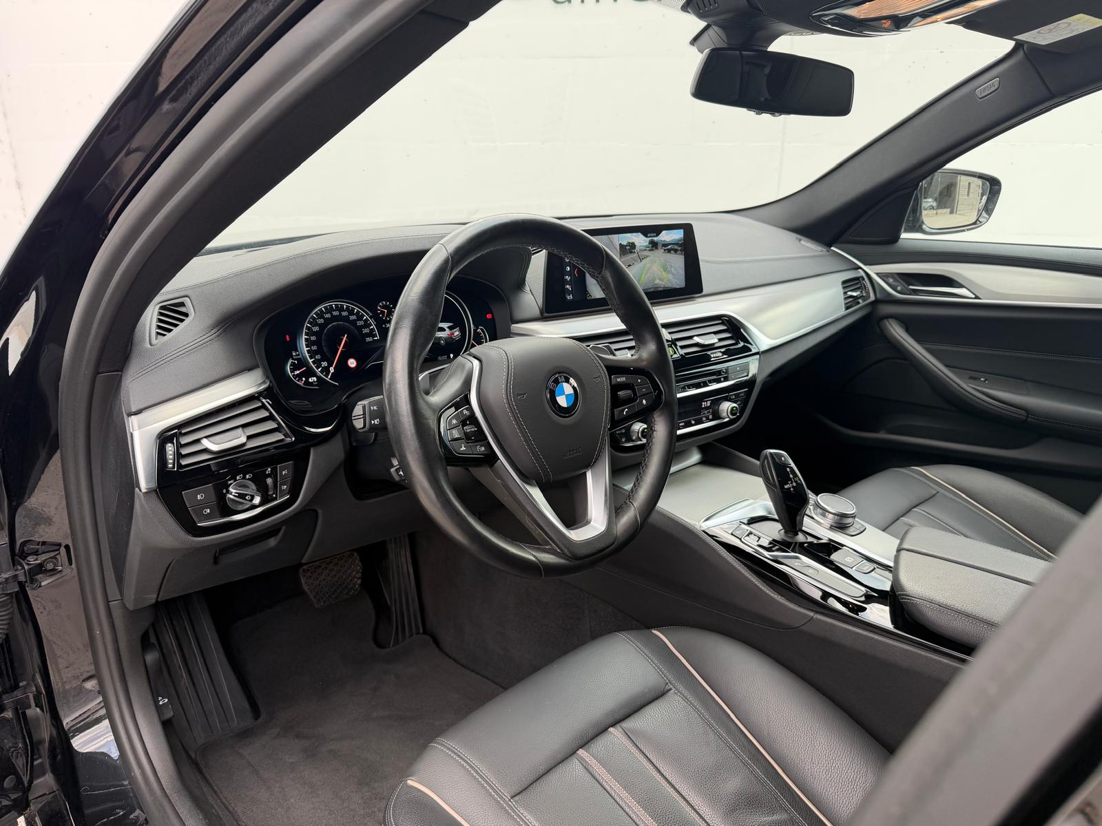 BMW 520d xDrive Touring Luxury Line Steptronic-image-5