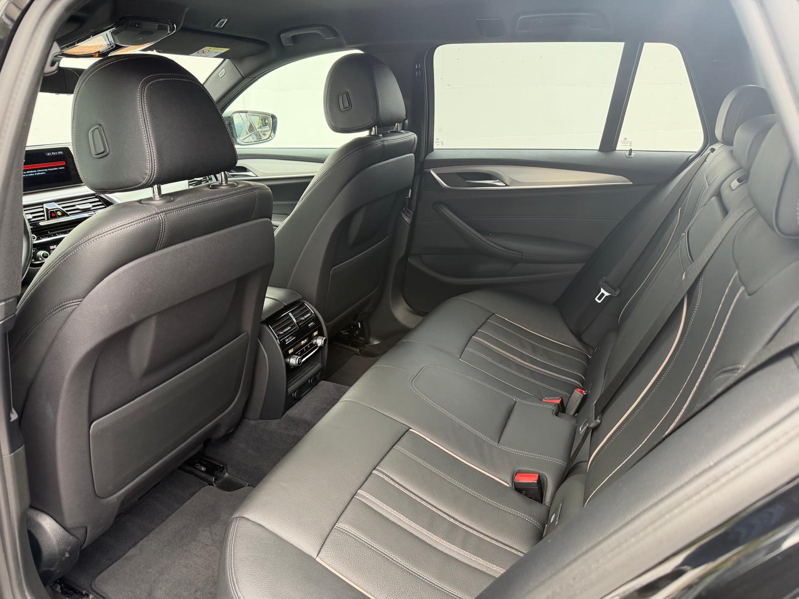 BMW 520d xDrive Touring Luxury Line Steptronic-image-7