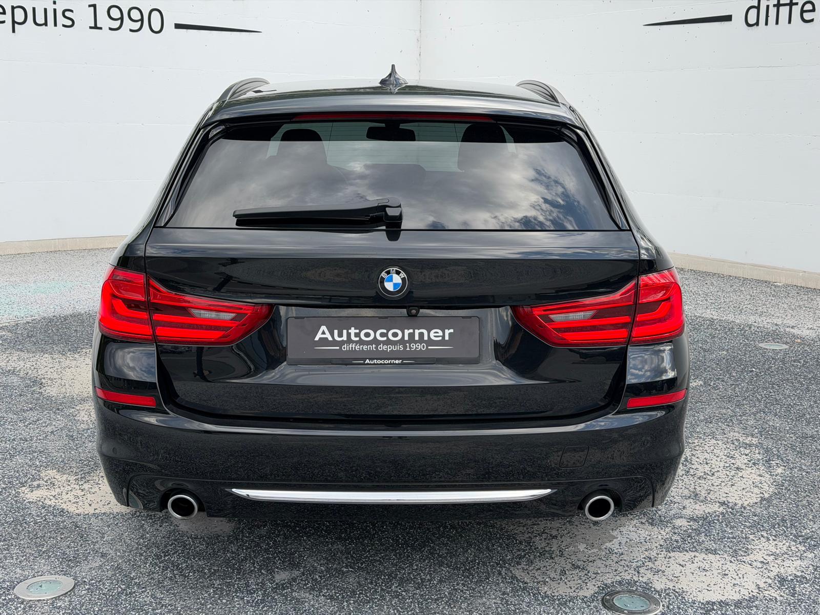 BMW 520d xDrive Touring Luxury Line Steptronic-image-4