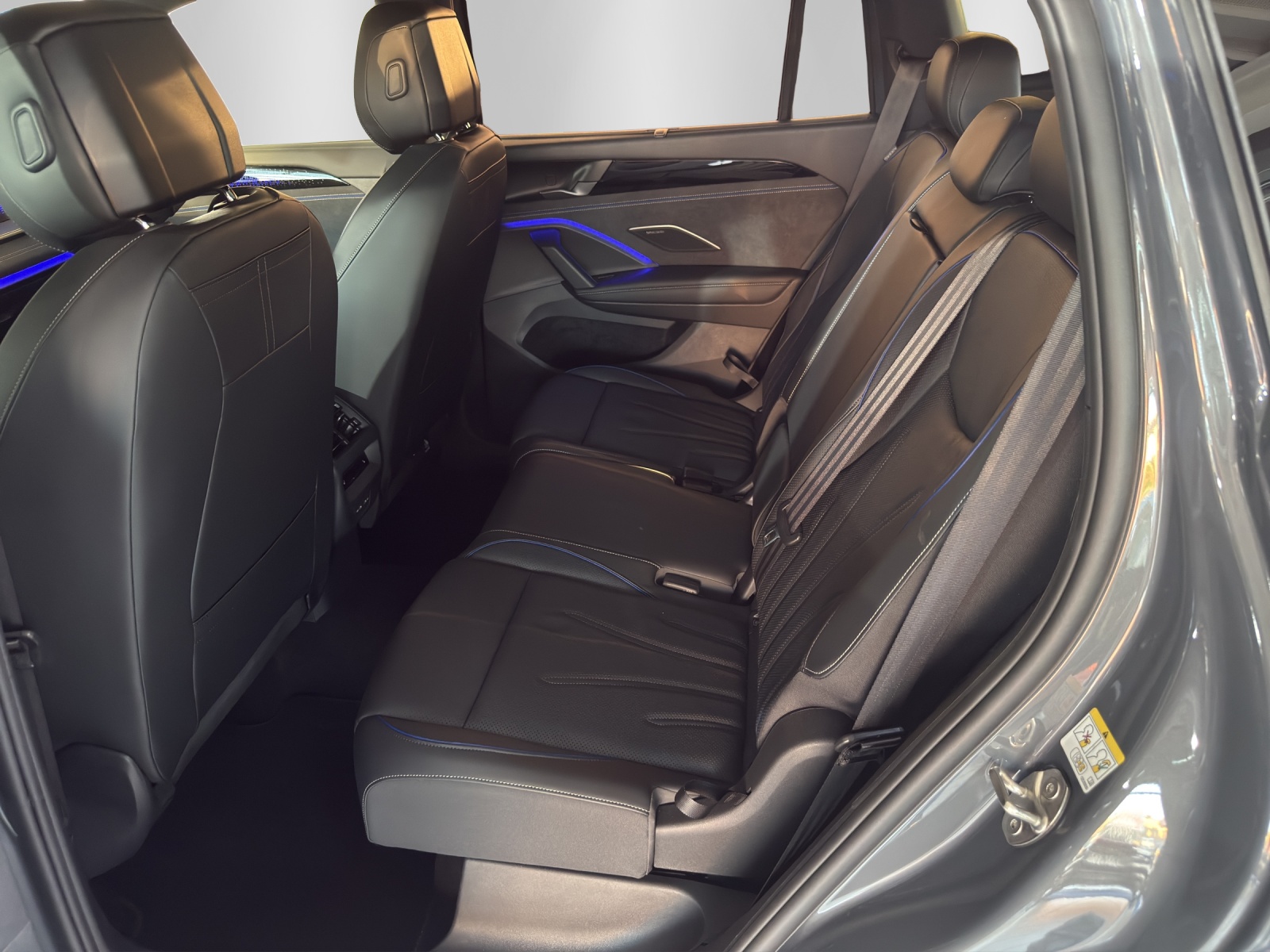 VW Tayron 2.0 TSI R-Line DSG 4Motion, 7-Sitzer, delfingrau met.-image-9
