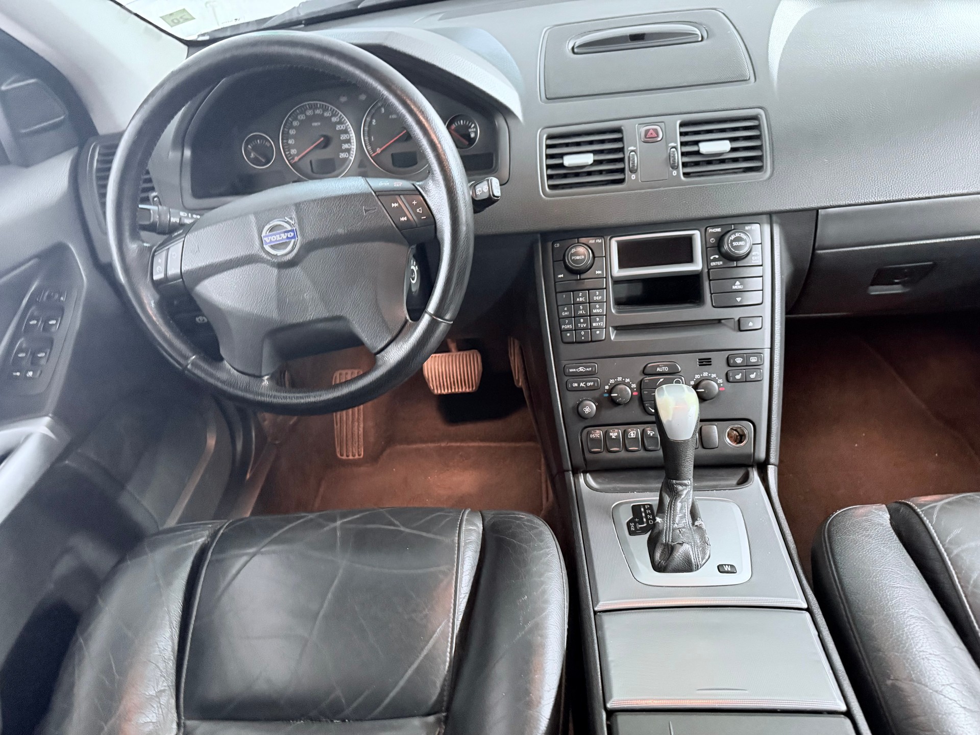 VOLVO XC90 2.5T AWD Momentum-image-9