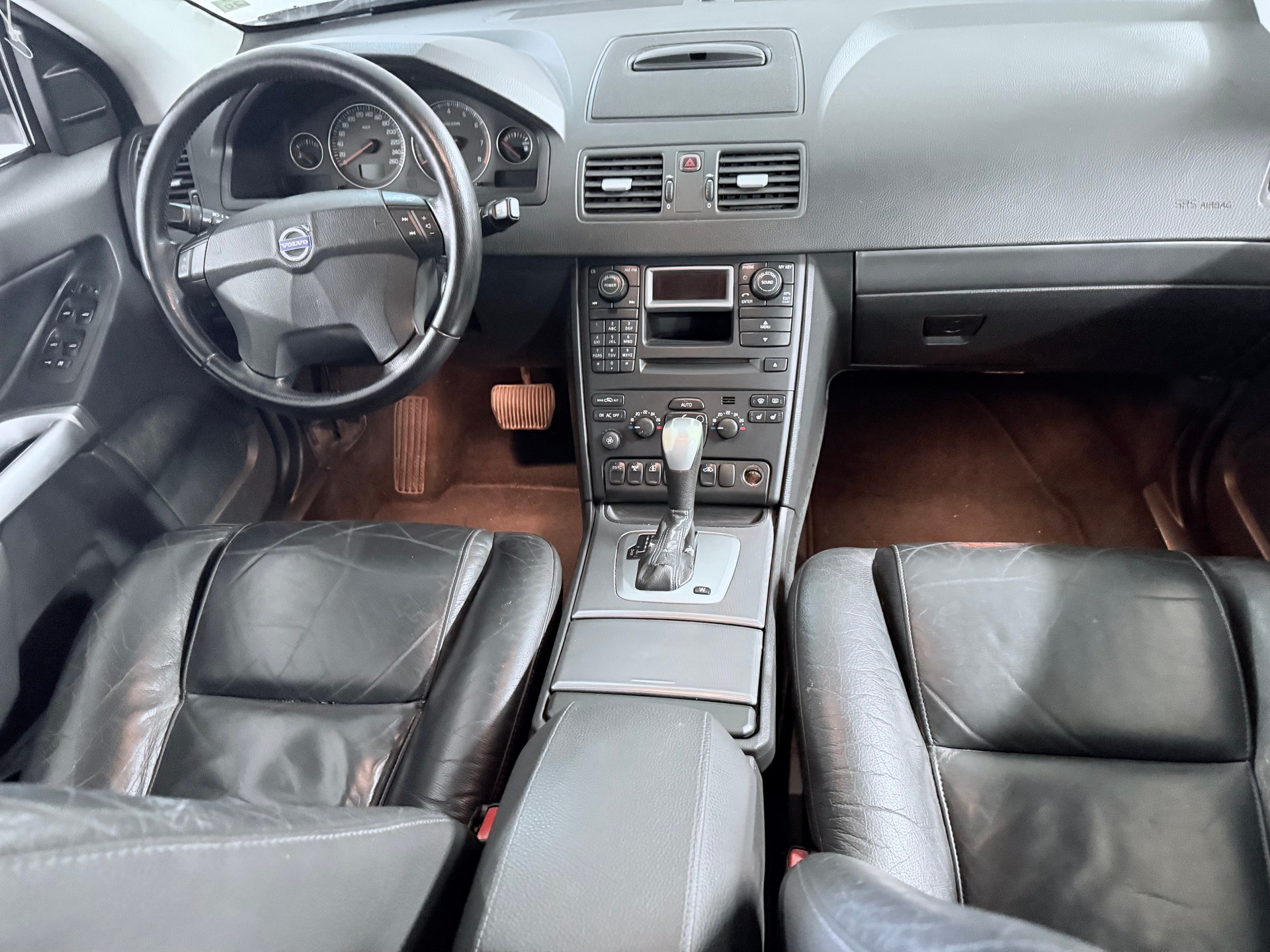 VOLVO XC90 2.5T AWD Momentum-image-10