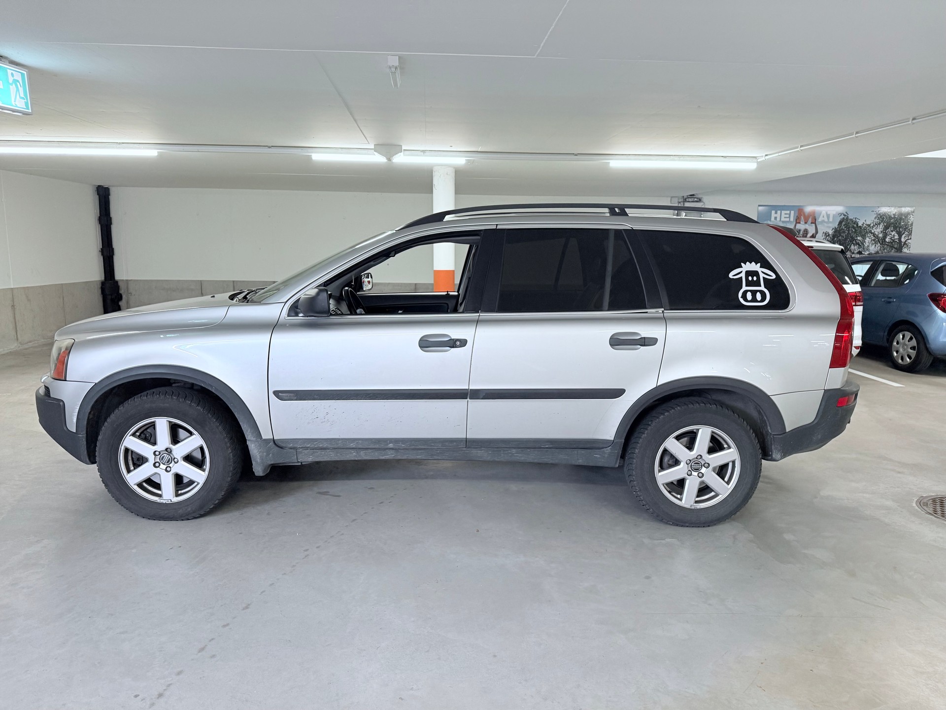 VOLVO XC90 2.5T AWD Momentum-image-5