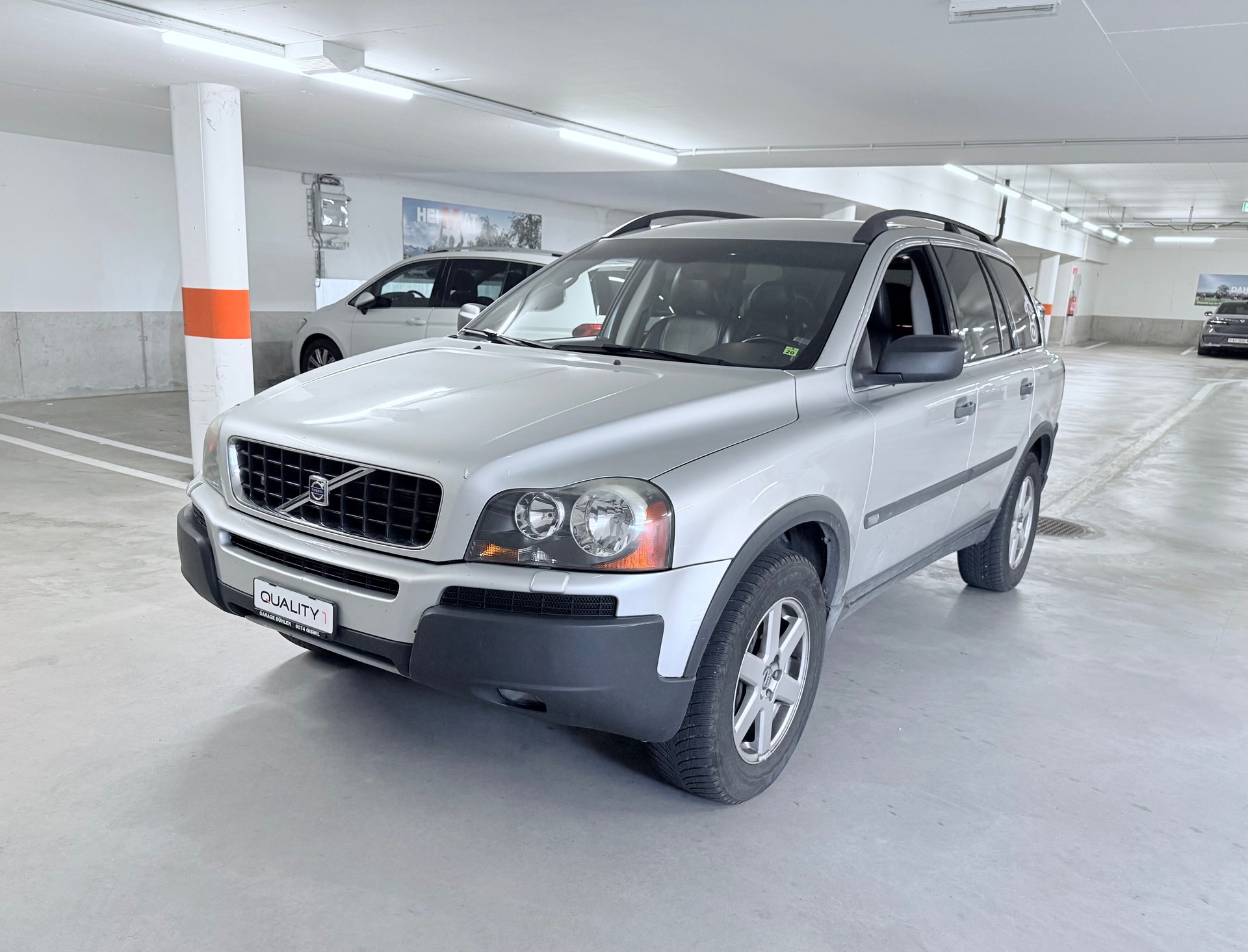 VOLVO XC90 2.5T AWD Momentum-image-2