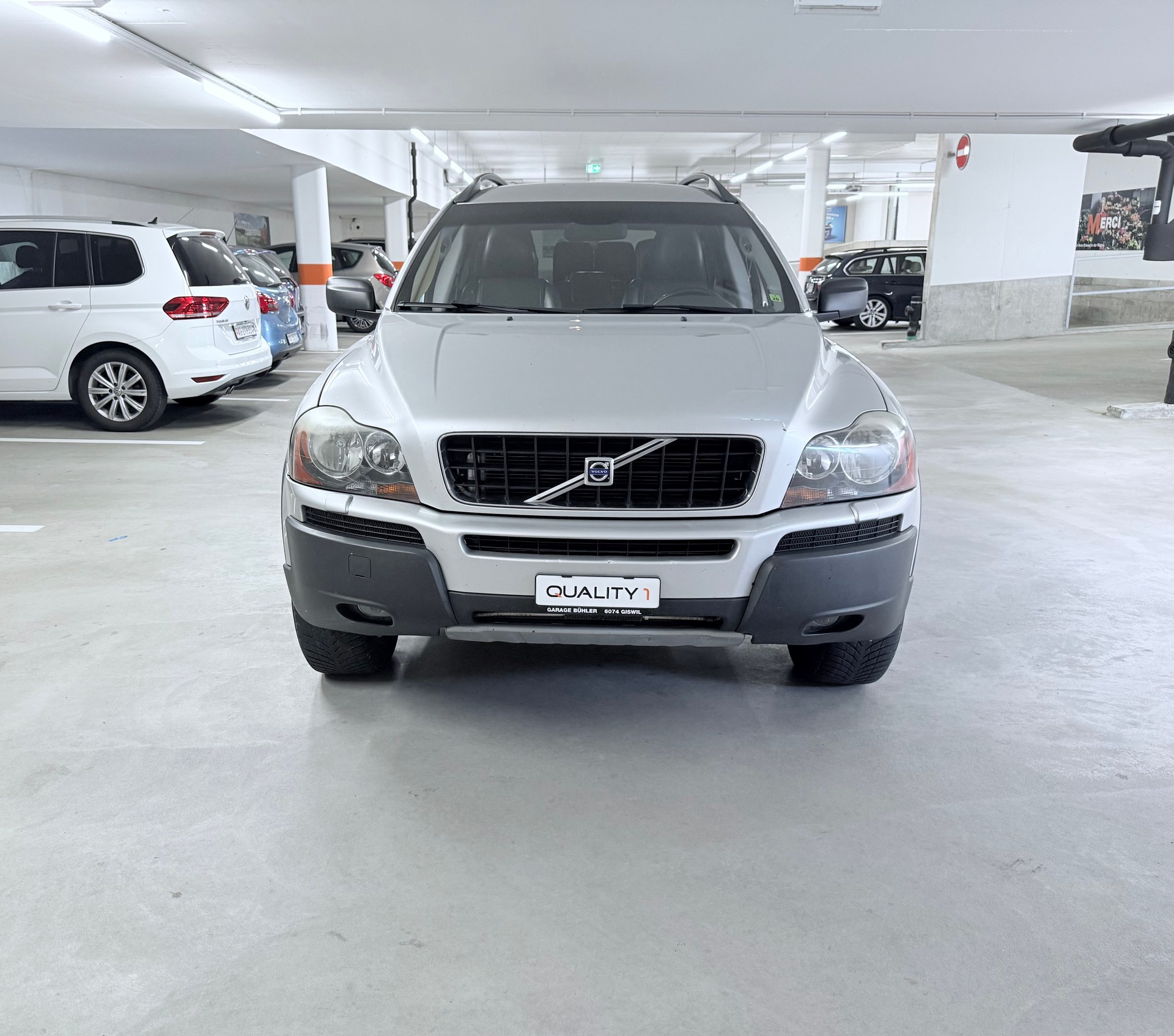 VOLVO XC90 2.5T AWD Momentum-image-1