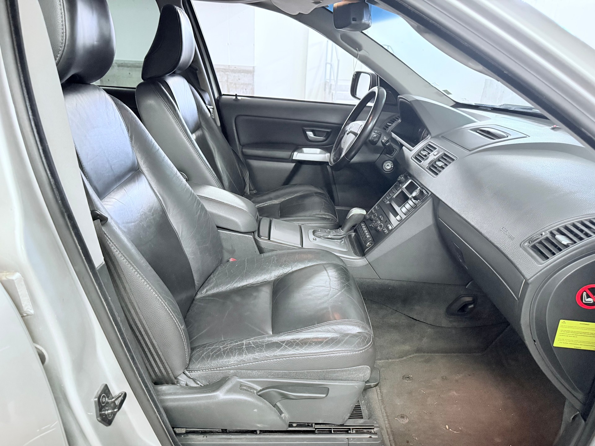 VOLVO XC90 2.5T AWD Momentum-image-11