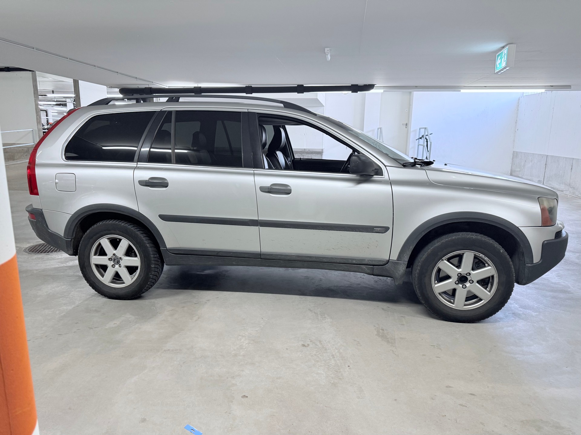 VOLVO XC90 2.5T AWD Momentum-image-4