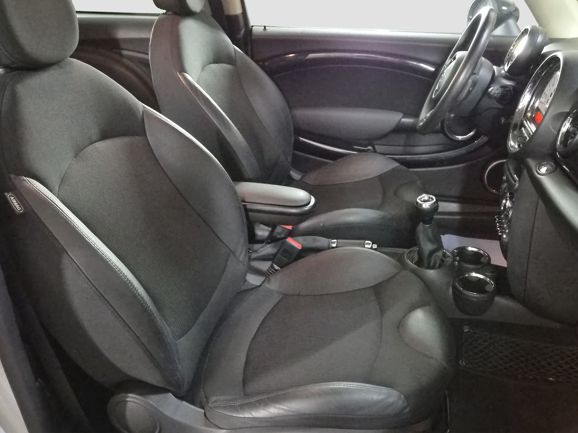 MINI R56 1.6i Cooper-image-10