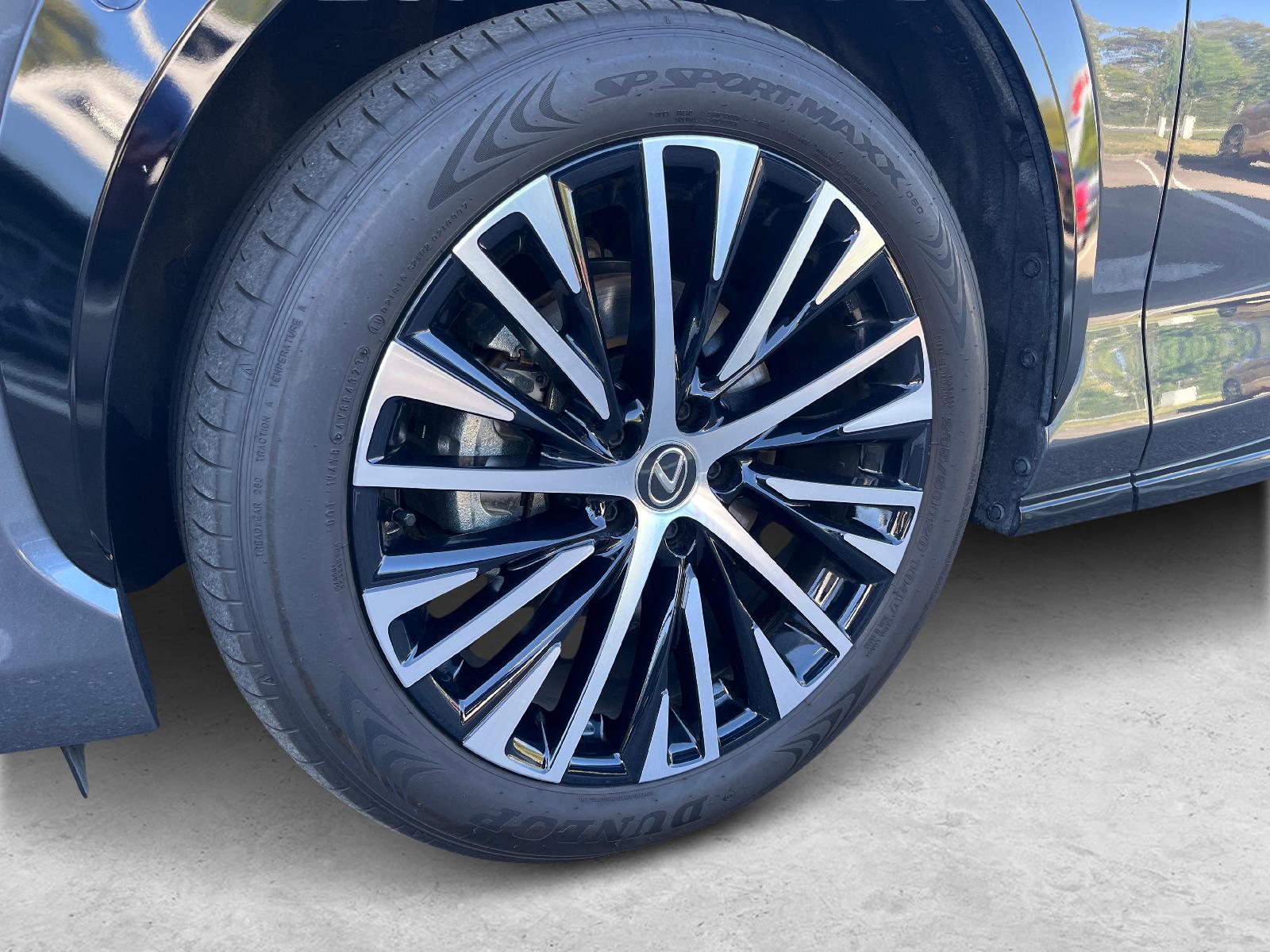 LEXUS RZ 450e Excellence-image-15