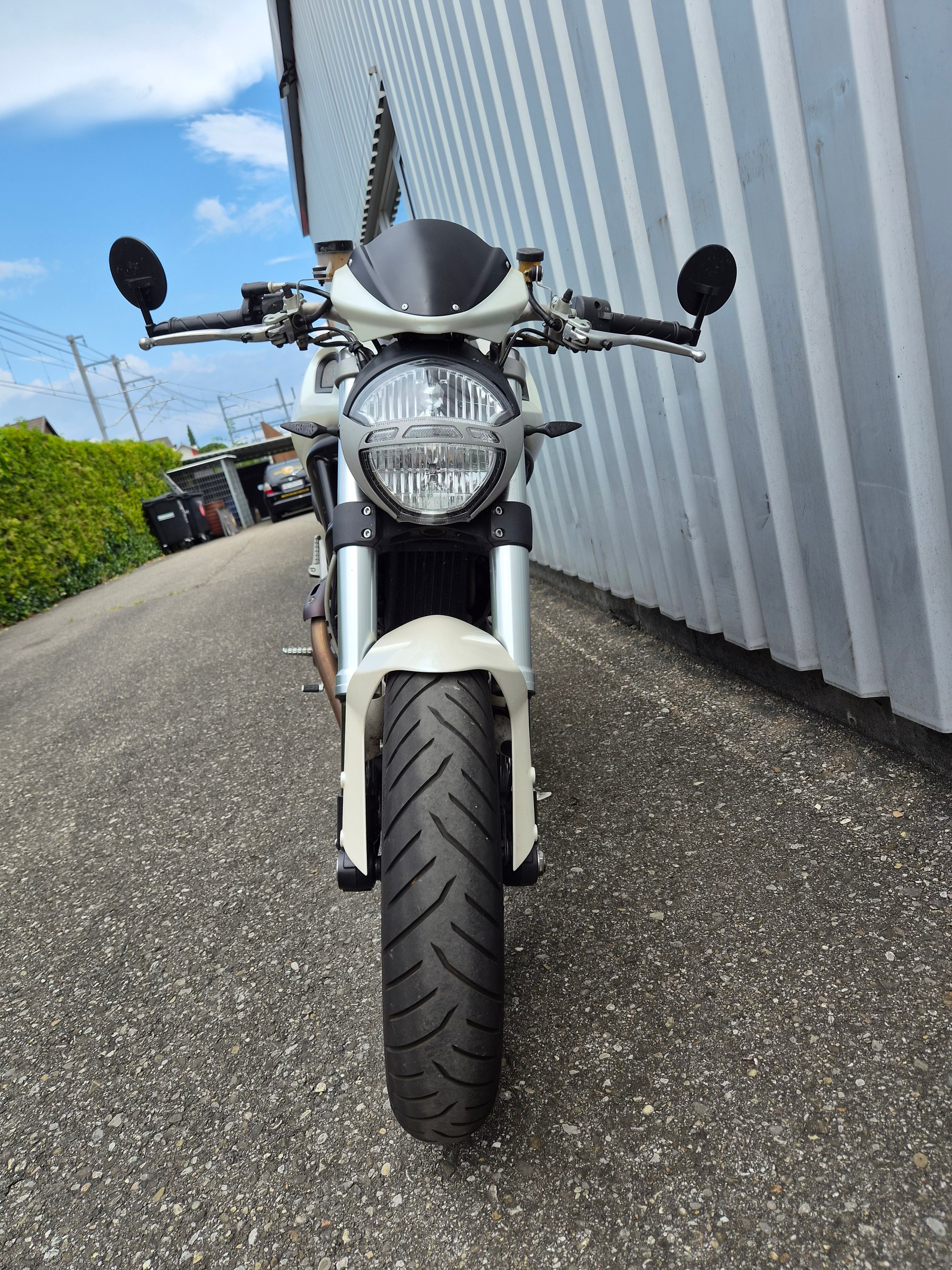 DUCATI Monster 1100 ABS-showroom-element-2