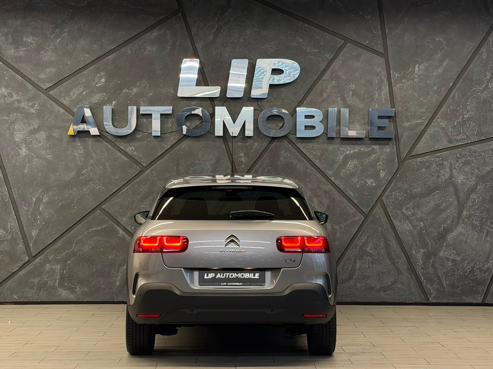 CITROEN C4 Cactus 1.2 Pure Tech Shine EAT6-image-6