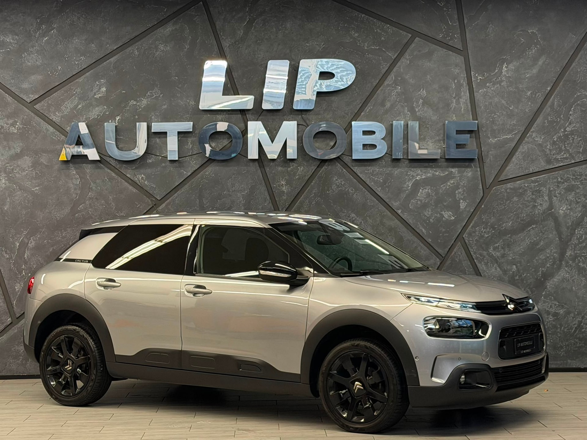 CITROEN C4 Cactus 1.2 Pure Tech Shine EAT6-image-2