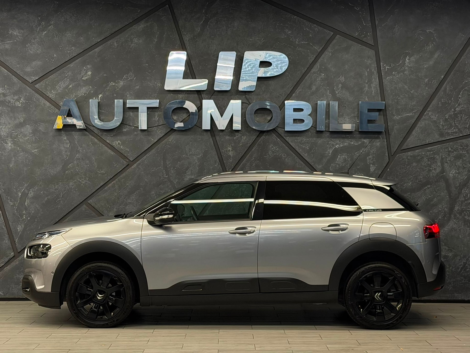 CITROEN C4 Cactus 1.2 Pure Tech Shine EAT6-image-4
