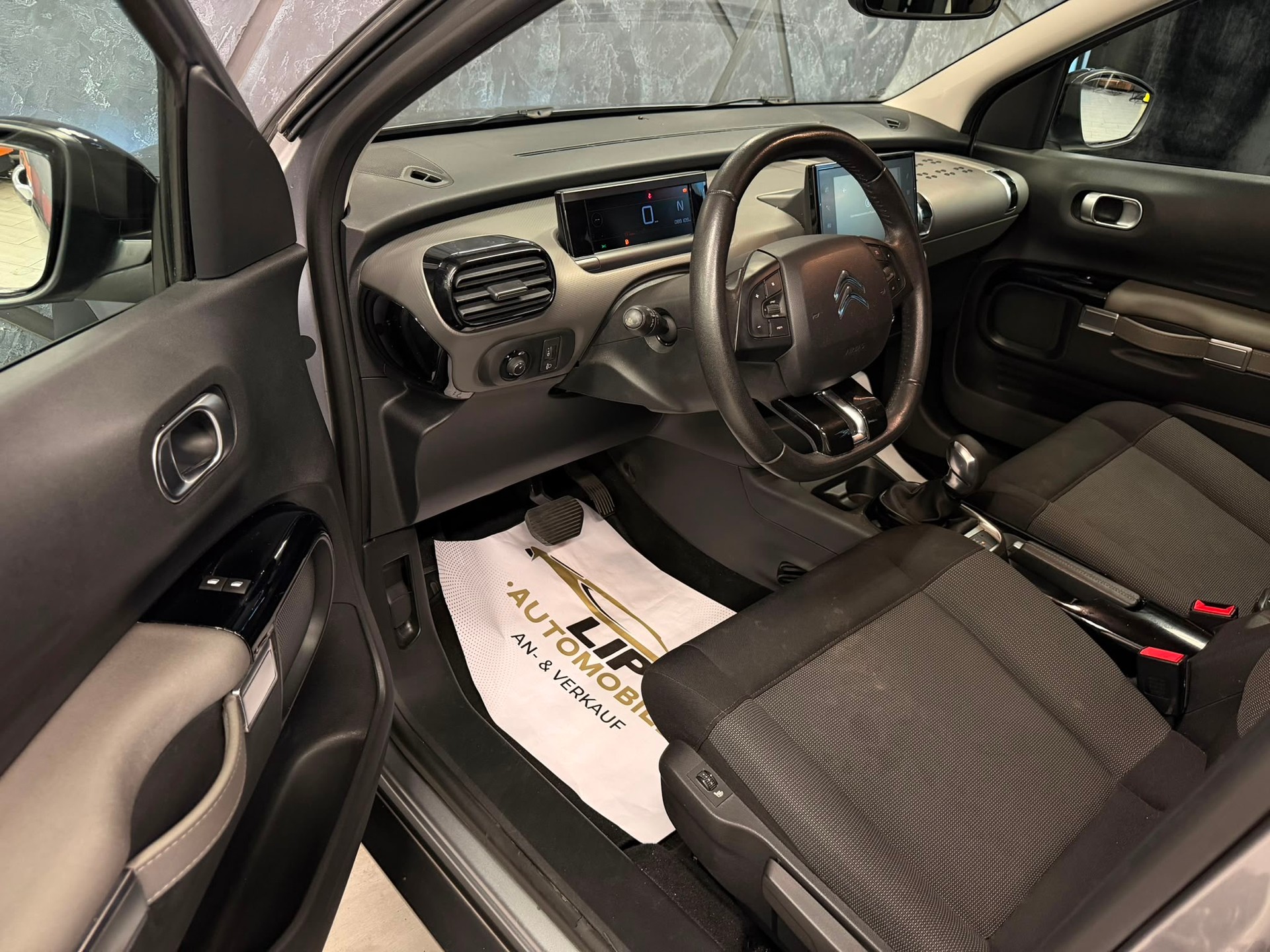 CITROEN C4 Cactus 1.2 Pure Tech Shine EAT6-image-10