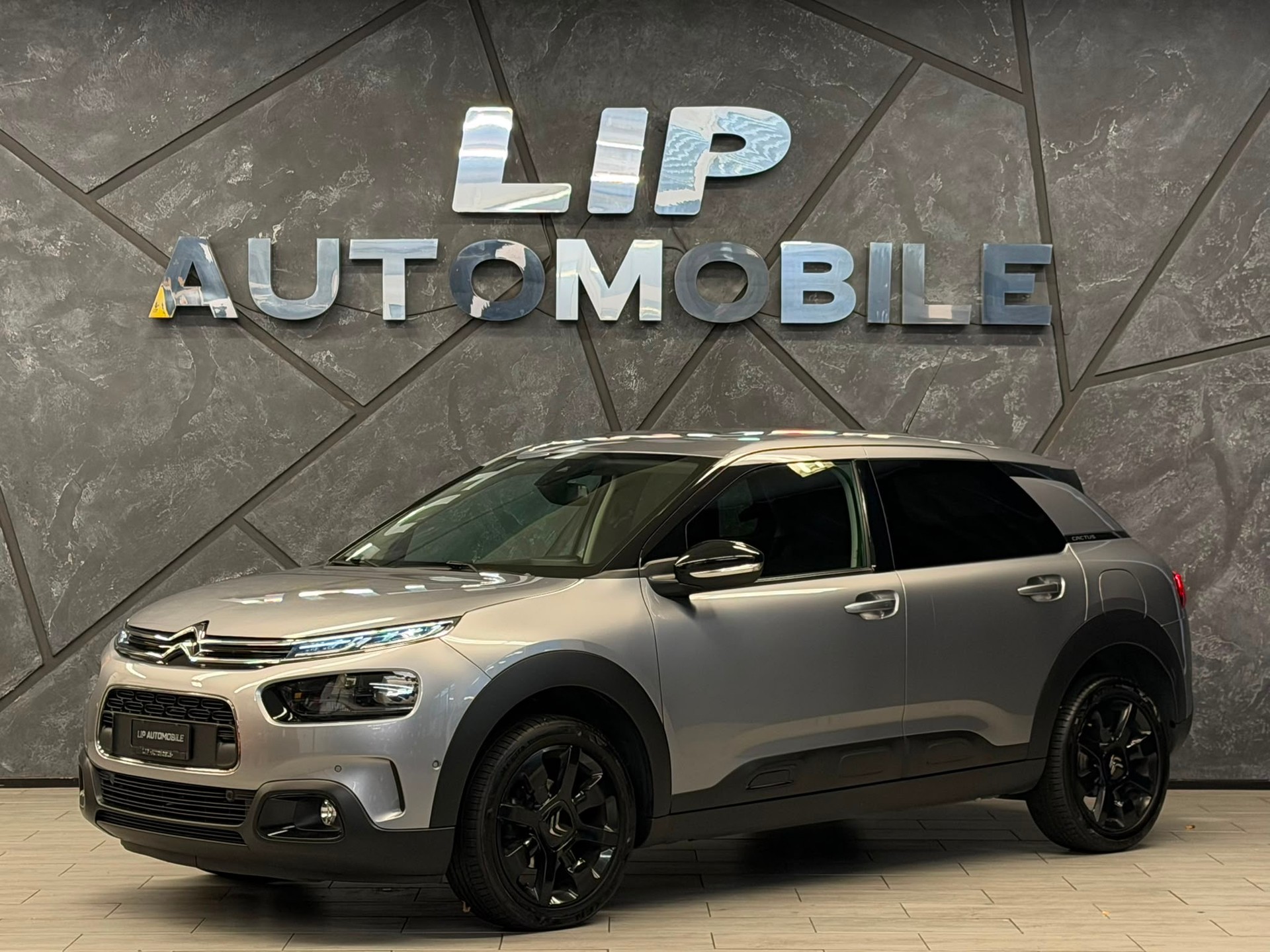 CITROEN C4 Cactus 1.2 Pure Tech Shine EAT6-image-0