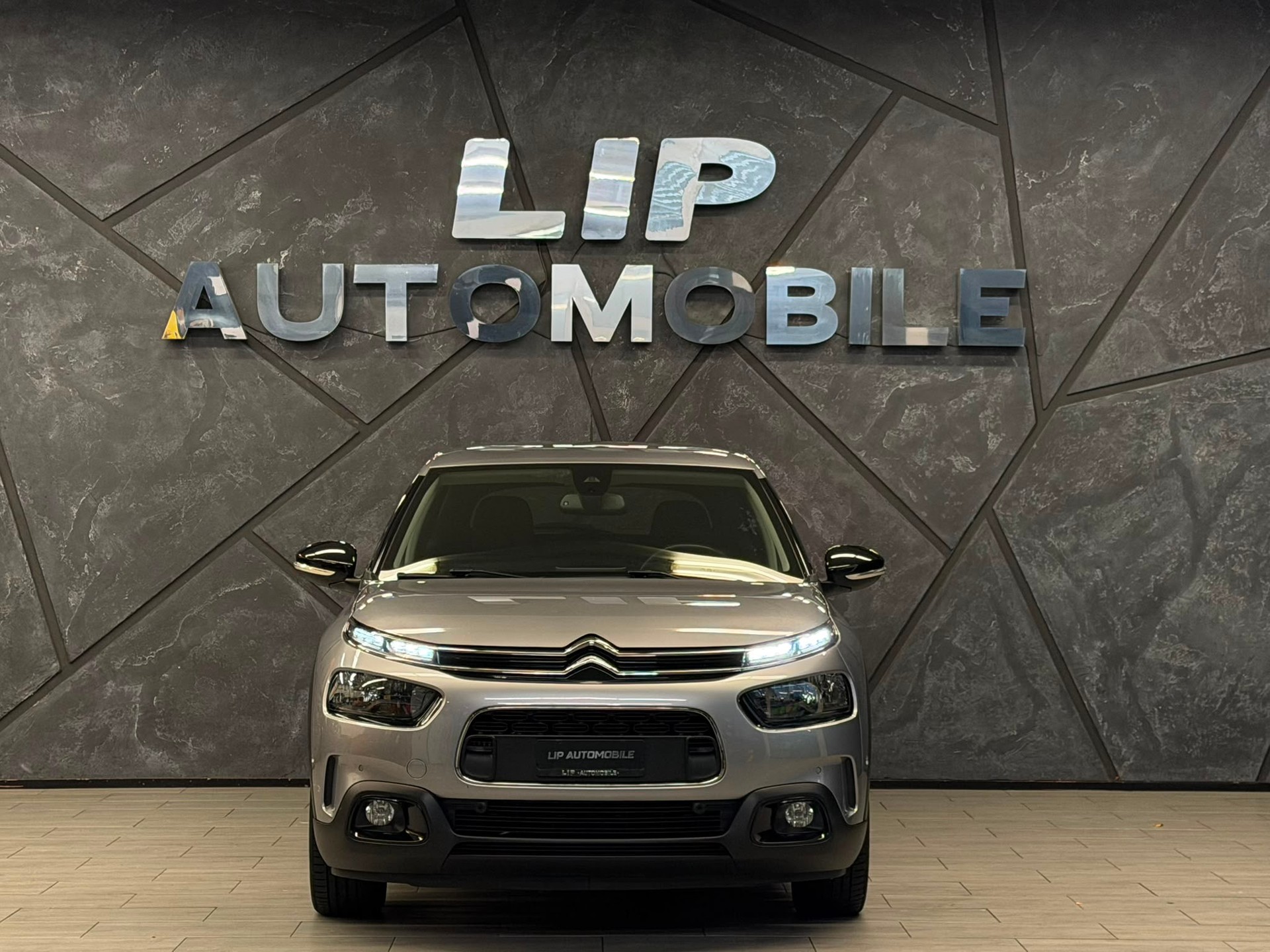 CITROEN C4 Cactus 1.2 Pure Tech Shine EAT6-image-1